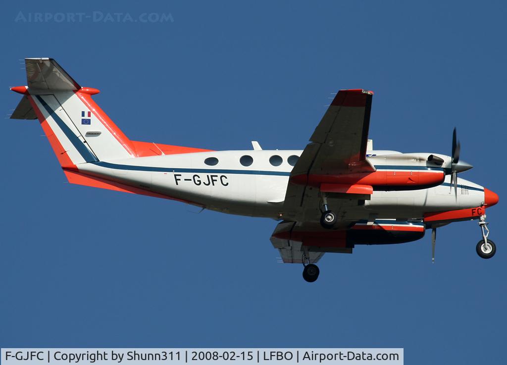 F-GJFC, 1989 Beech B200 King Air C/N BB-1347, Landing rwy 14R
