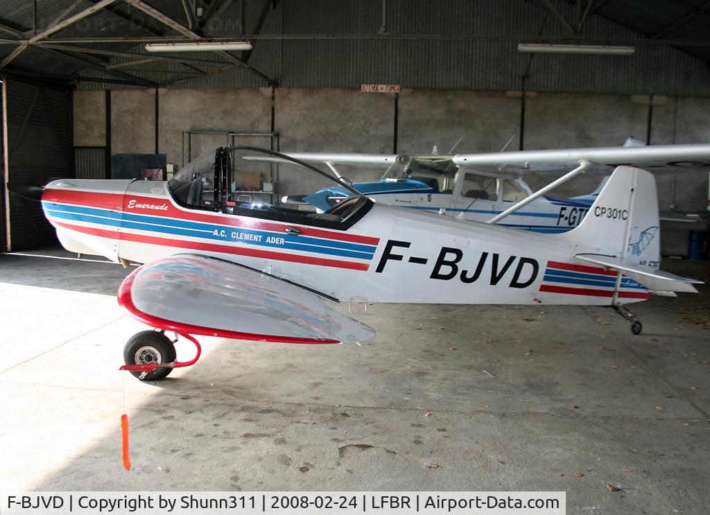 F-BJVD, Scintex CP-301-C2 Emeraude C/N 576, Parked inside his hangar...