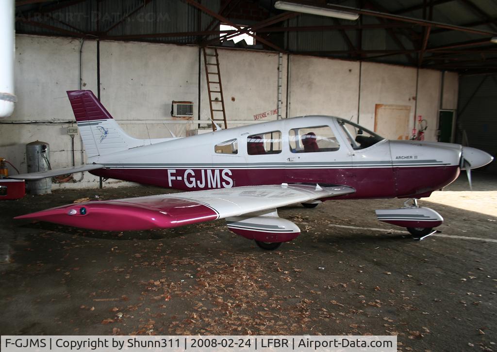 F-GJMS, Piper PA-28-181 C/N 28-8490103, Inside his hangar...
