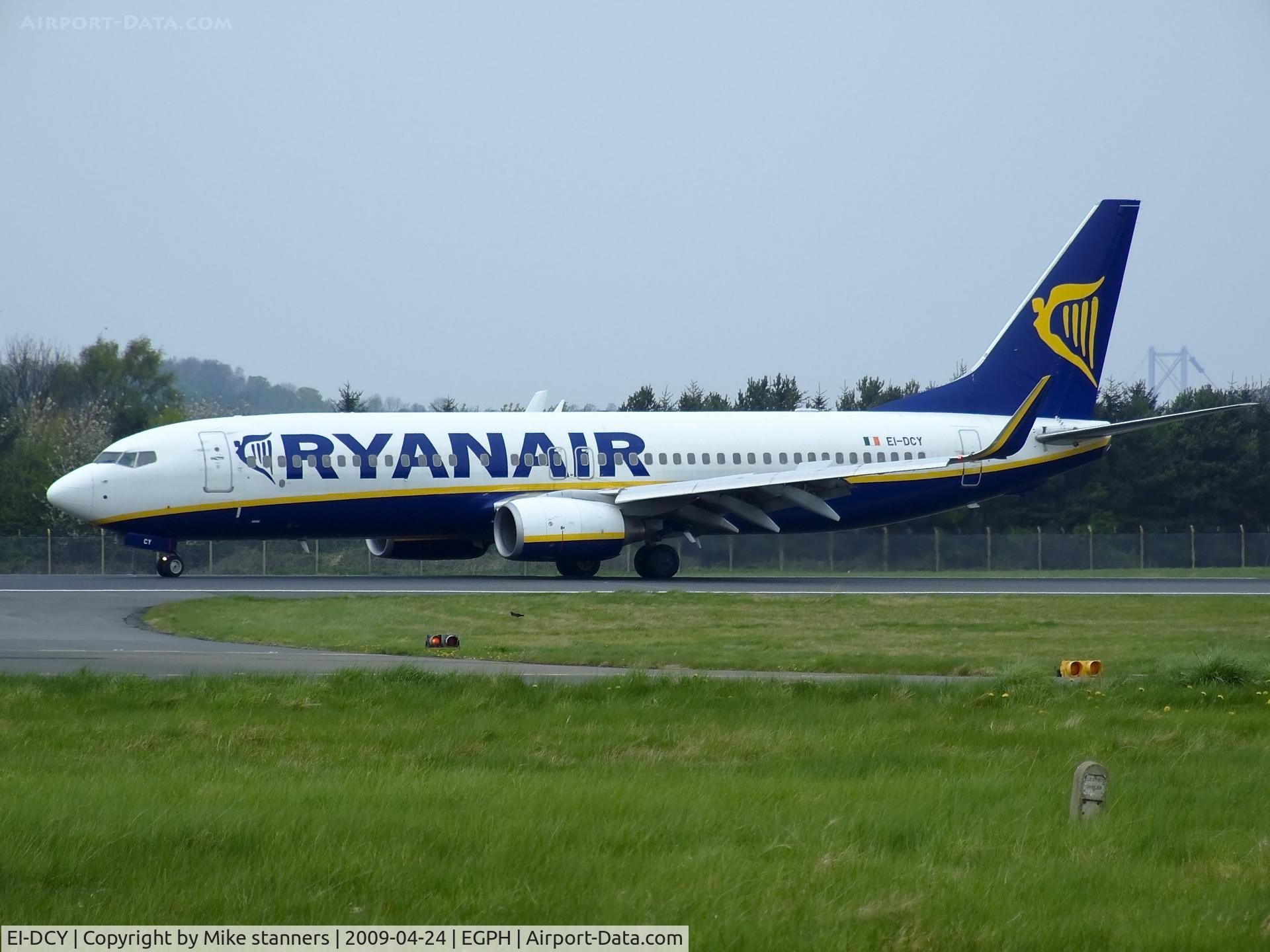 EI-DCY, 2004 Boeing 737-8AS C/N 33570, Ryanair B737 Arrives on runway 24 at EDI