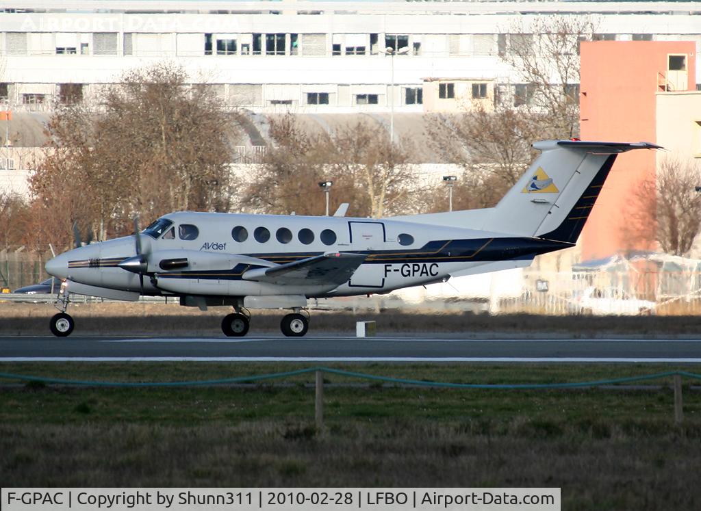 F-GPAC, 1981 Beech B200 Super King Air King Air C/N BB-920, Ready for take off rwy 32R