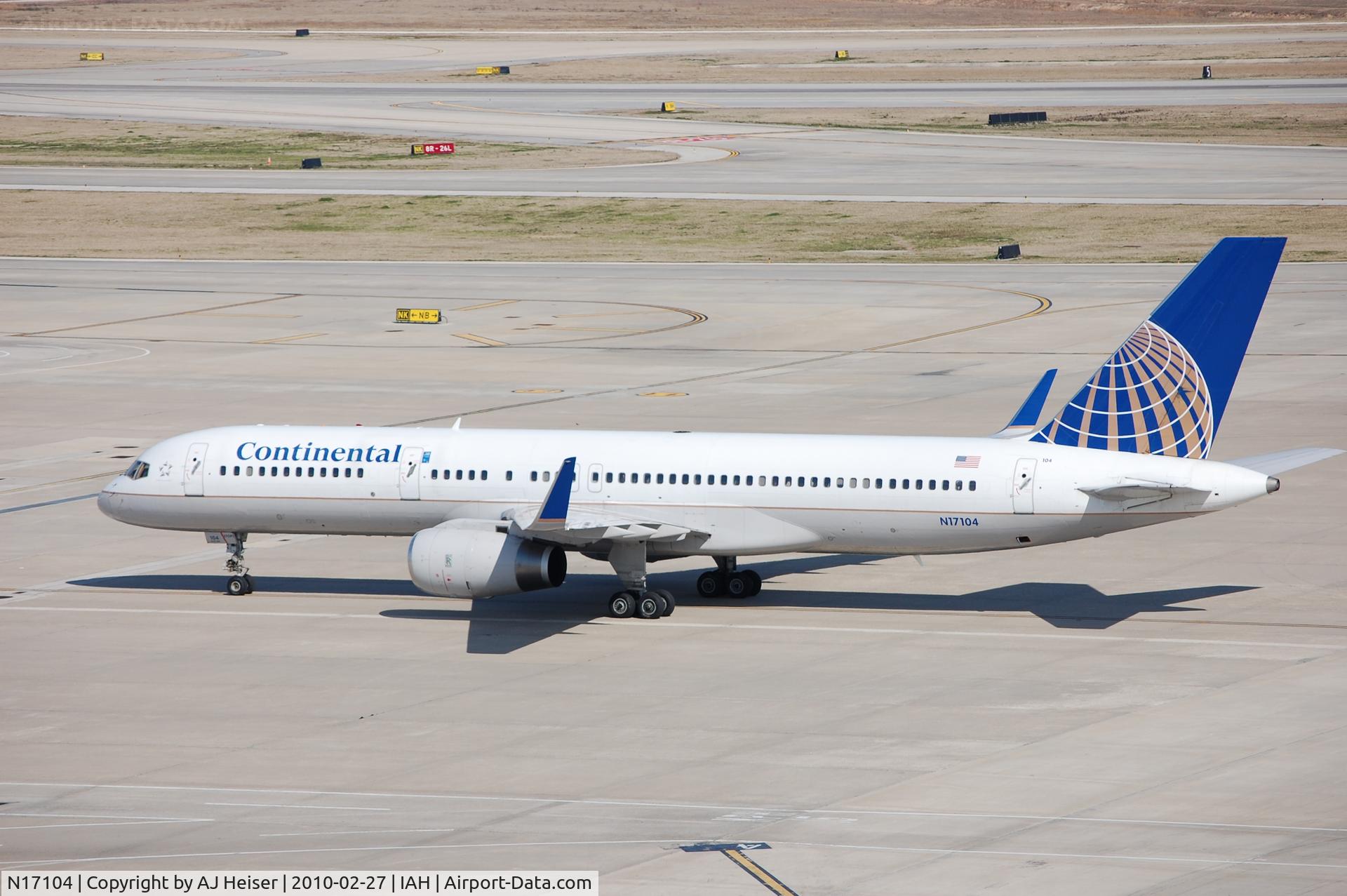 N17104, 1994 Boeing 757-224 C/N 27294, Pushback complete