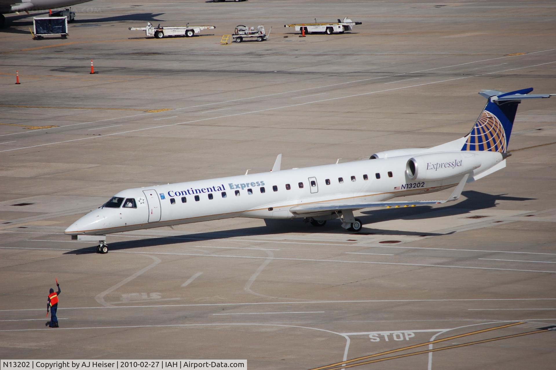 N13202, 2006 Embraer ERJ-145XR (EMB-145XR) C/N 14500962, Pulling into the gate