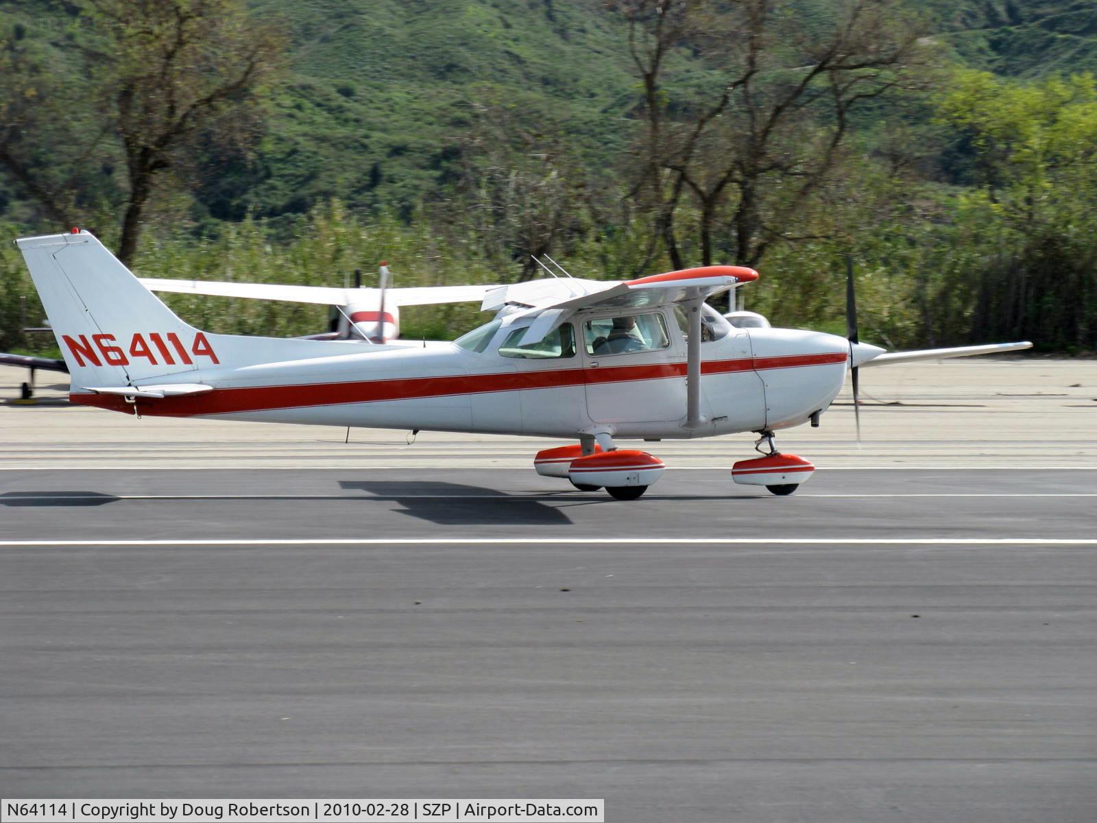 N64114, 1975 Cessna 172M C/N 17265030, 1975 Cessna 172M, Lycoming O-320-E2D 150 Hp, landing roll Rwy 22