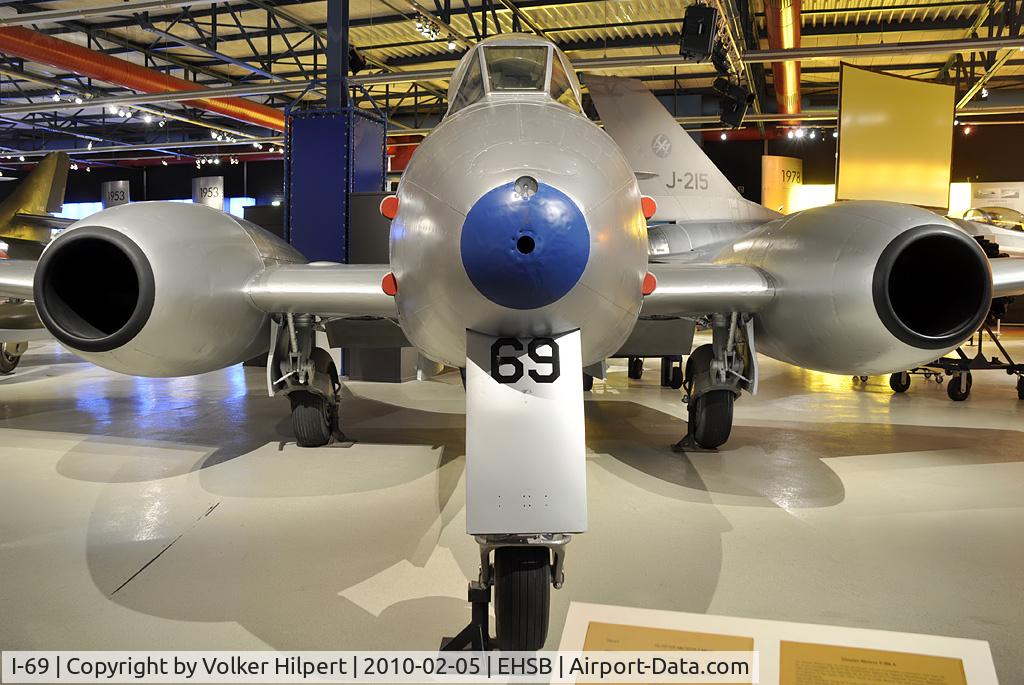I-69, Gloster Meteor F.4 C/N Not found VZ409/I-69, at Soesterberg