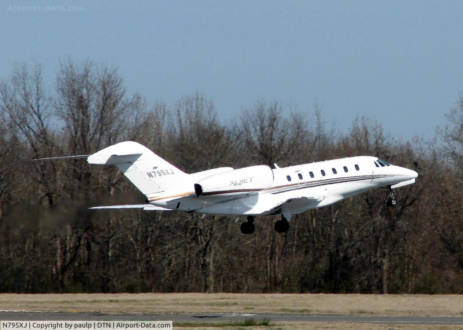 N795XJ, 2008 Cessna 750 Citation X C/N 750-0295, Lifting off of runway 14 at Shreveport's Downtown Airport.