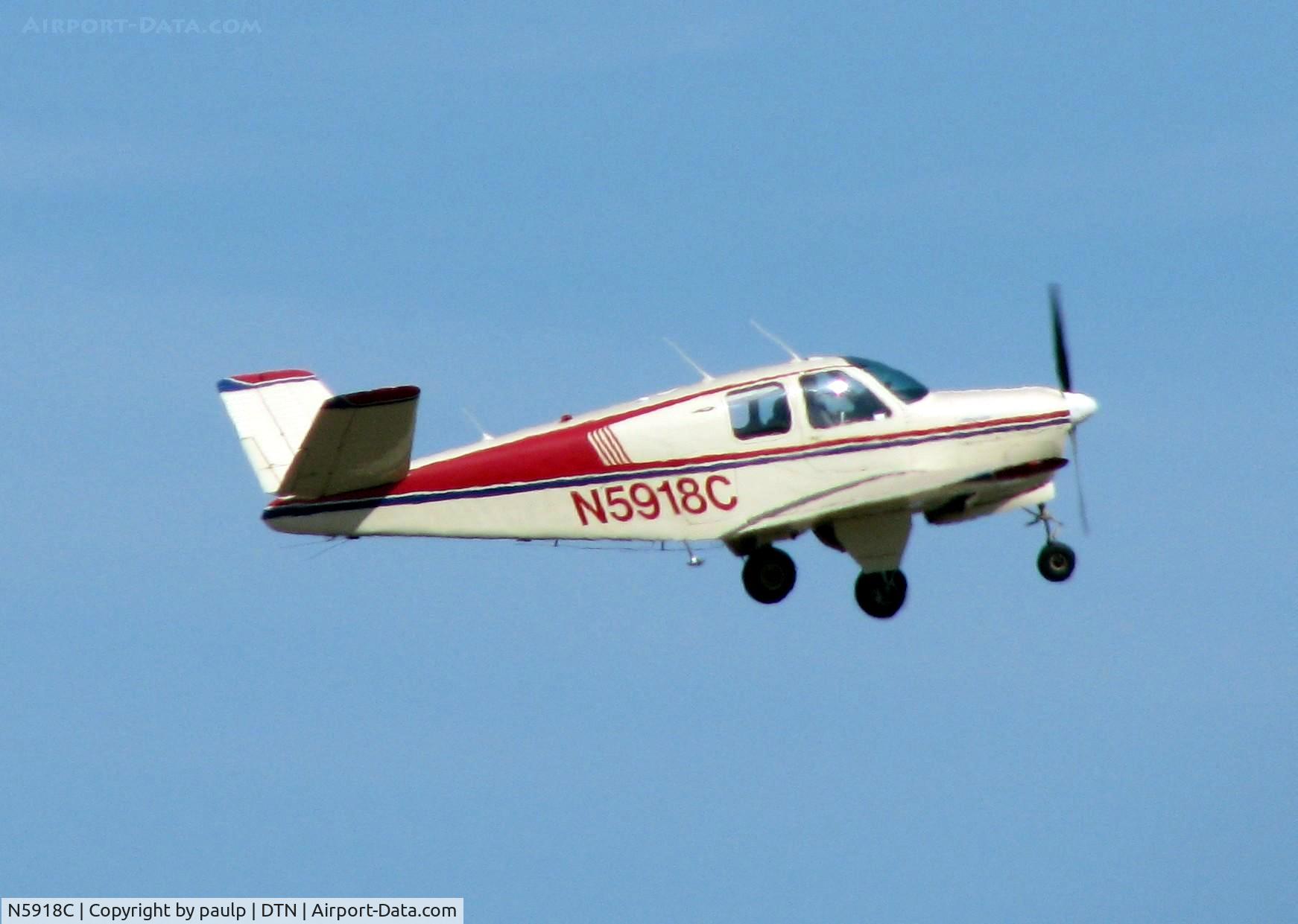 N5918C, 1952 Beech C35 Bonanza C/N D-3278, Off of runway 14 at Downtown Shreveport.