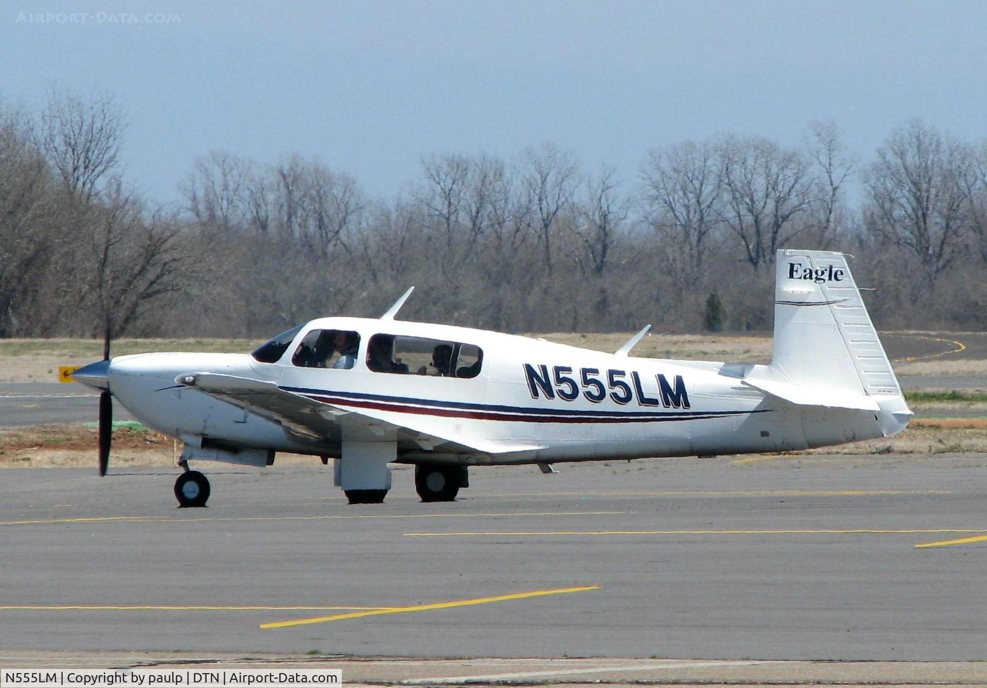 N555LM, 1999 Mooney M20S Eagle C/N 30-0009, Taxiing to the active at Downtown Shreveport.