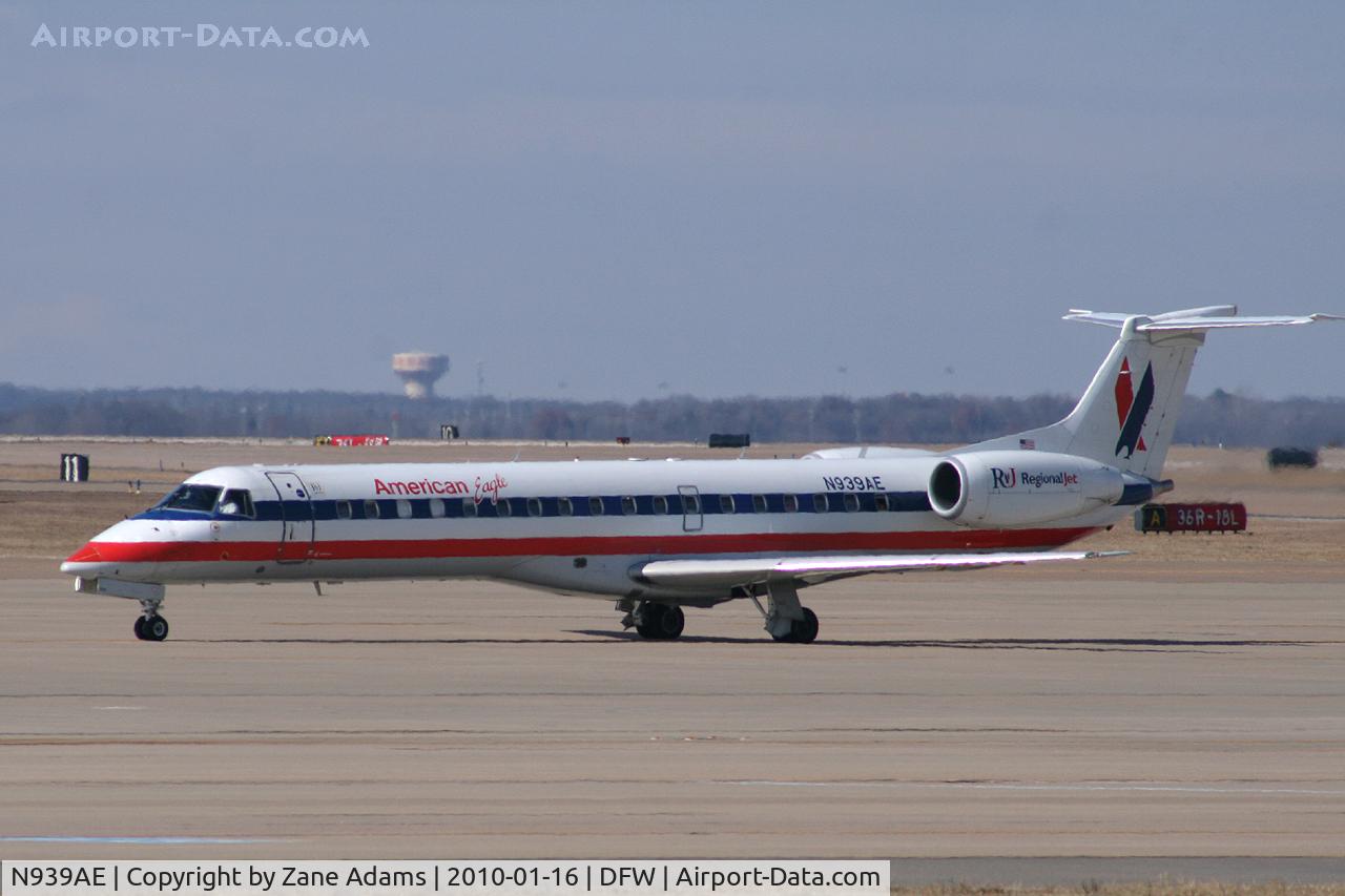 N939AE, 2005 Embraer ERJ-145LR (EMB-145LR) C/N 14500923, American Eagle at DFW
