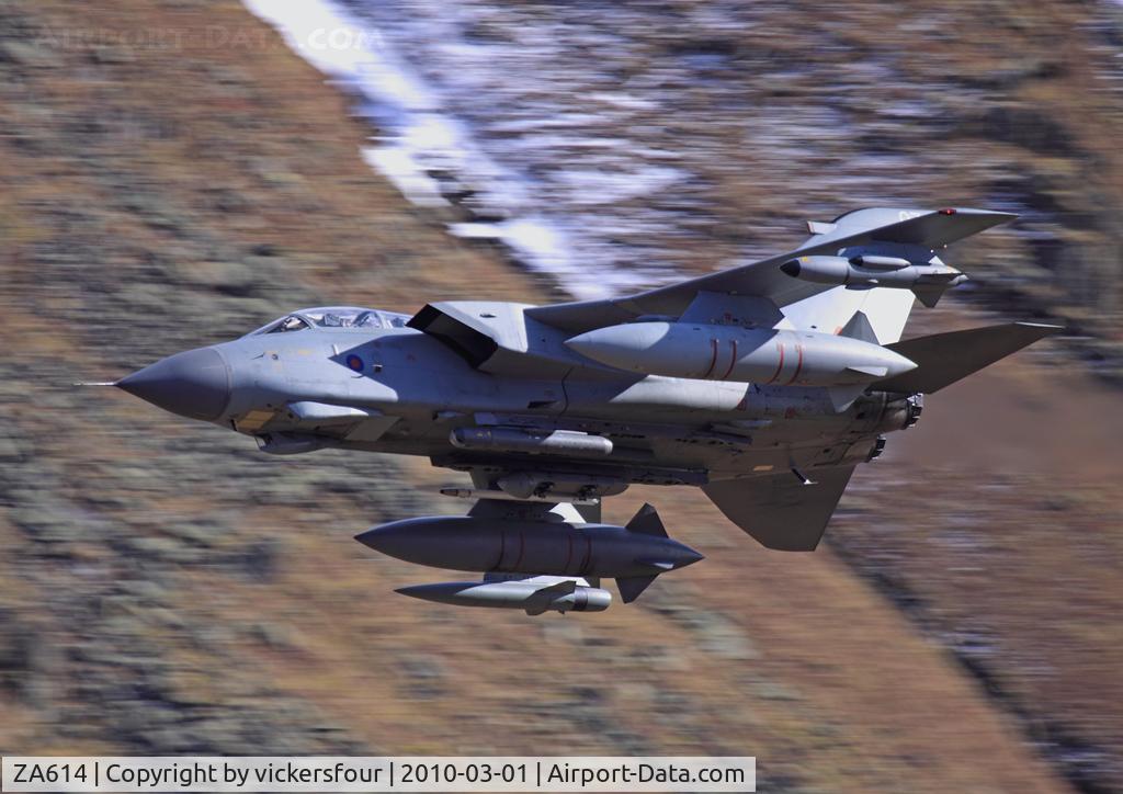 ZA614, 1982 Panavia Tornado GR.4 C/N 153/BS050/3078, Royal Air Force Tornado GR4 (c/n BS050). Operated by the Marham Wing coded '076'. Dunmail Raise, Cumbria.