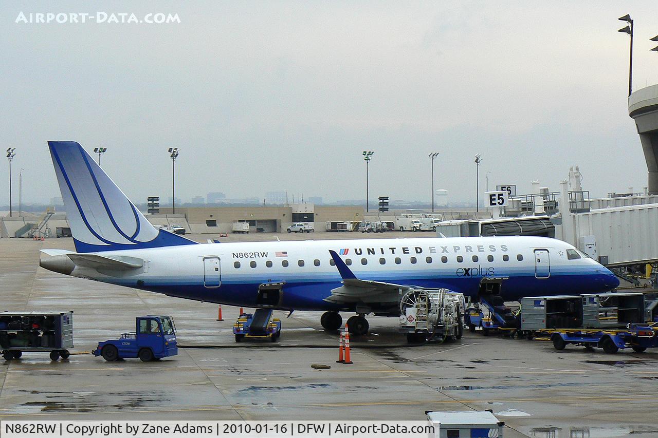 N862RW, 2005 Embraer 170SE (ERJ-170-100SE) C/N 17000098, United Express at the gate - DFW Airport