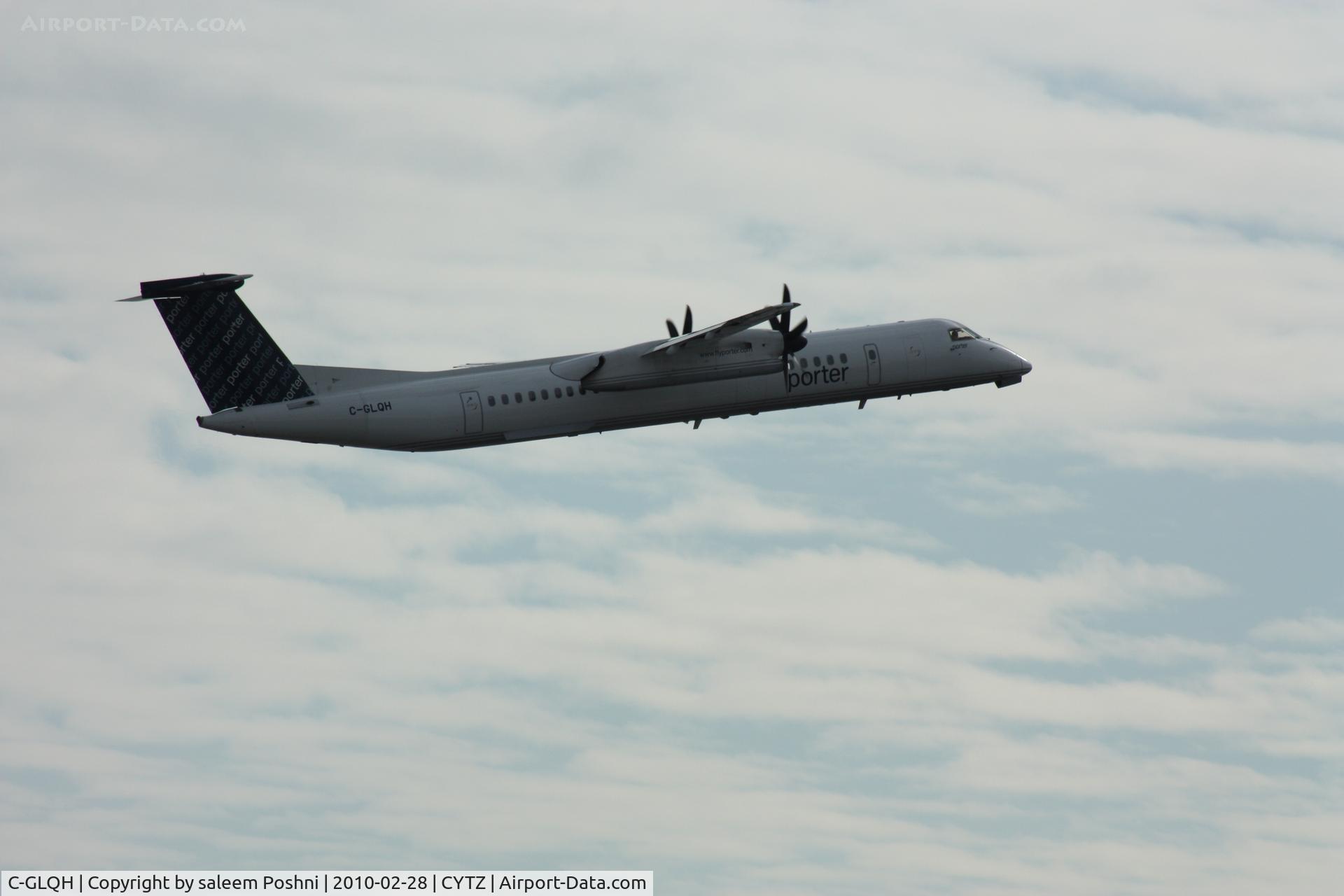 C-GLQH, 2008 De Havilland Canada DHC-8-402Q Dash 8 C/N 4225, Porter Airlines taking departing