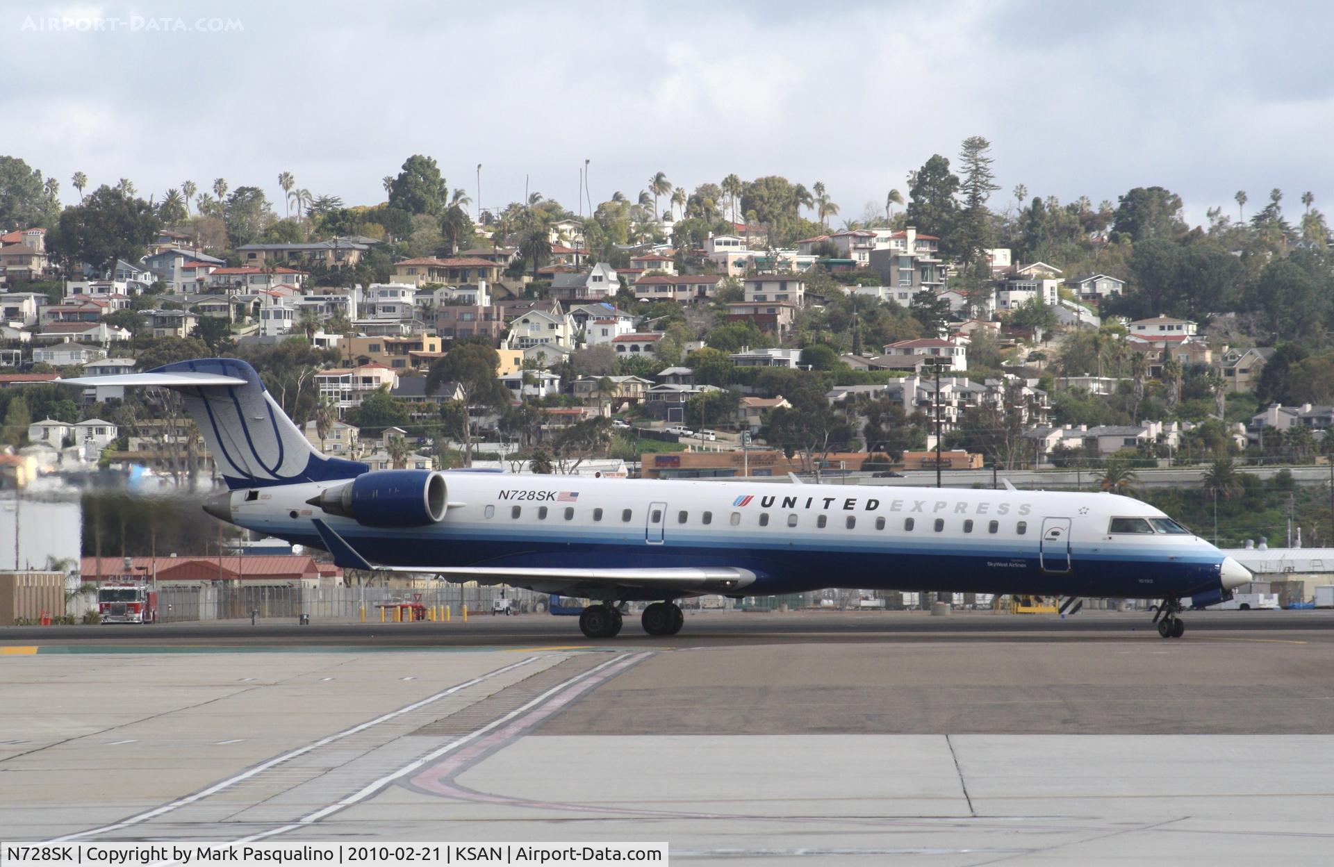 N728SK, 2005 Bombardier CRJ-701 (CL-600-2C10) Regional Jet C/N 10192, CL-600-2C10