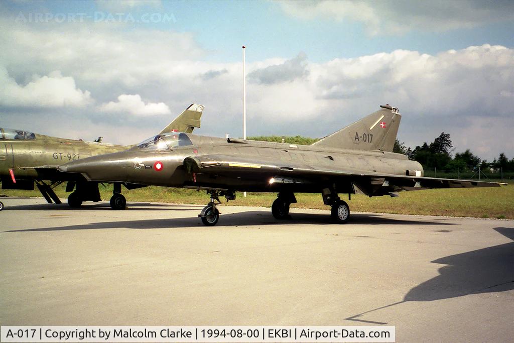 A-017, 1971 Saab F-35 Draken C/N 35-1017, Saab F-35 Draken at the Mobilium Museum in Billund (now closed) in 1994.
