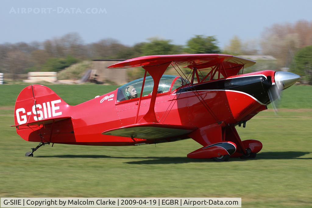 G-SIIE, 1984 Christen Pitts S-2B Special C/N 5057, Pitts S-2B Special. At the 2009 John McLean Trophy aerobatic competition at Breighton Airfield..