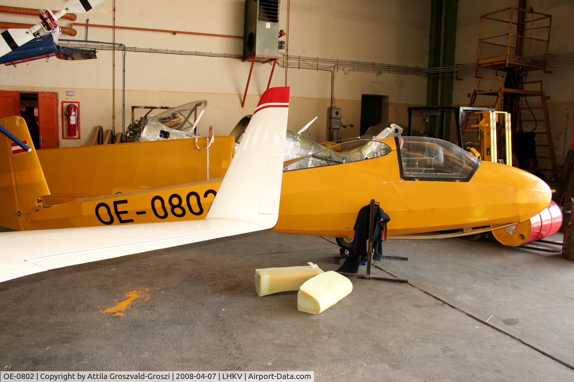 OE-0802, 1969 Schleicher K-8B C/N 8648, Hungary-Kaposújlak airport hangar