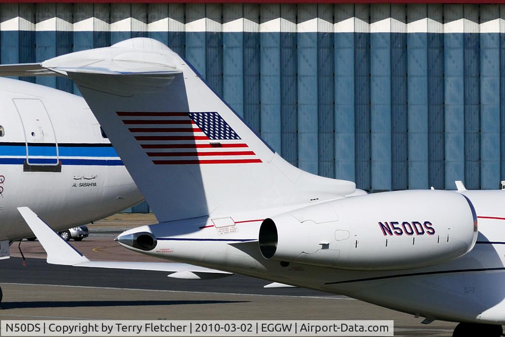 N50DS, 2004 Bombardier BD-700 Global 5000 C/N 9140, Distinctive Tail logo on N50DS Global Express