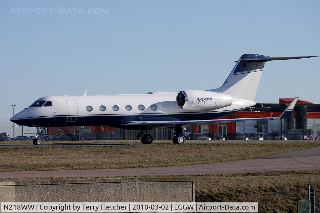 N218WW, 2006 Gulfstream Aerospace GIV-X (G450) C/N 4058, Gulf G450 taxies in at Luton
