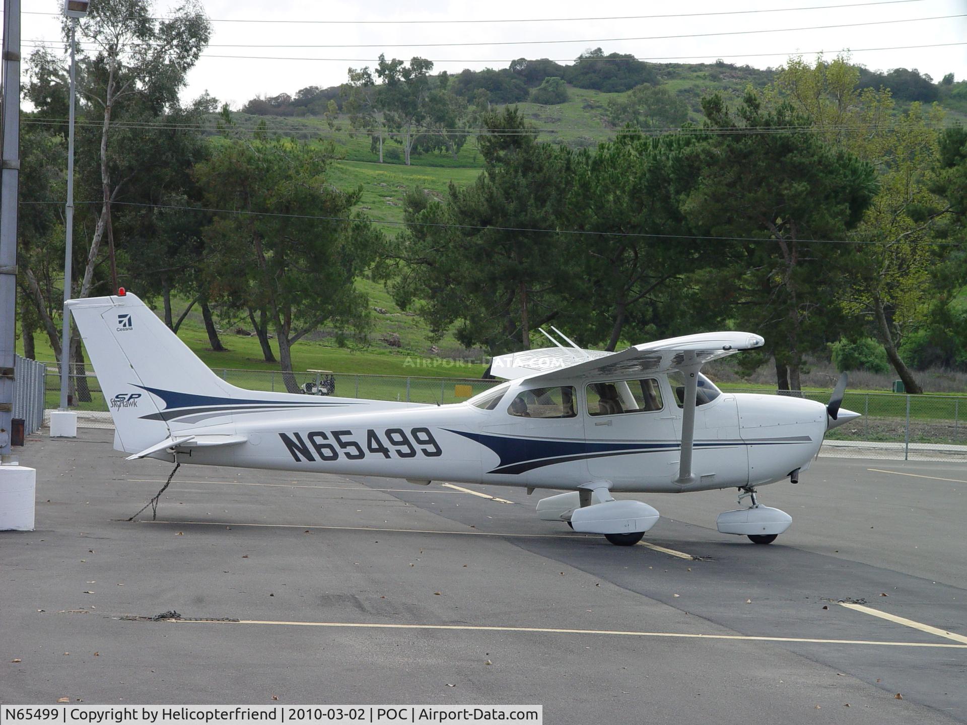 N65499, 2004 Cessna 172S C/N 172S9720, Parked against the fence in transient parking