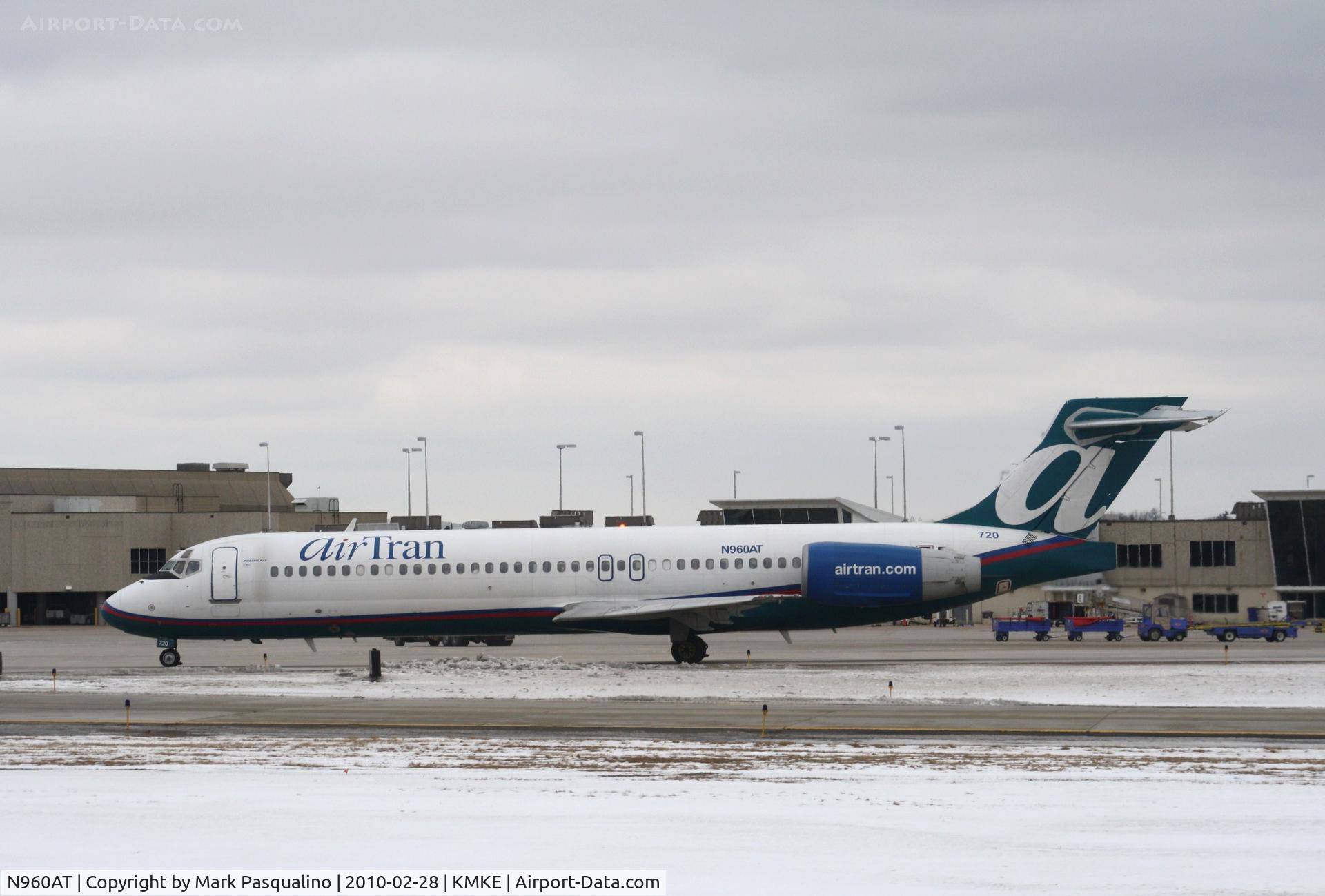 N960AT, 2001 Boeing 717-200 C/N 55022, Boeing 717-200