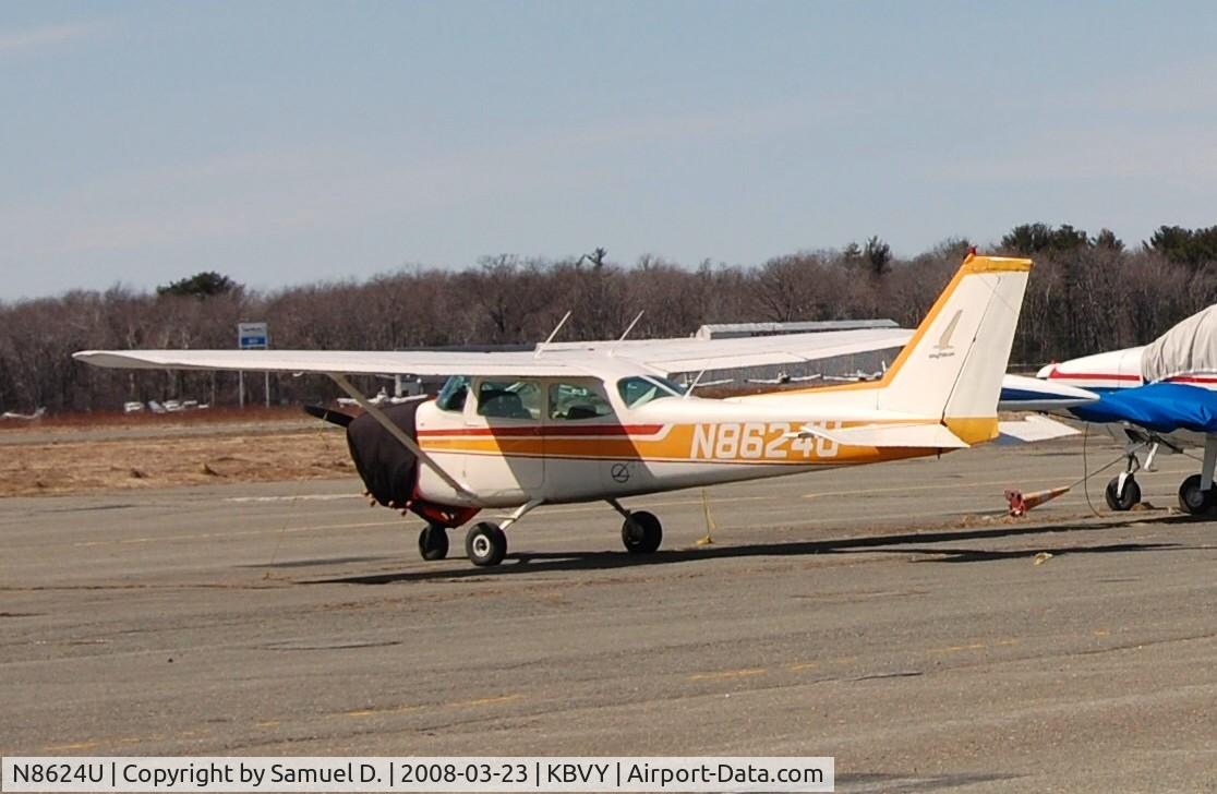 N8624U, 1965 Cessna 172F C/N 17252525, N8624U parked on the east side of Beverly.