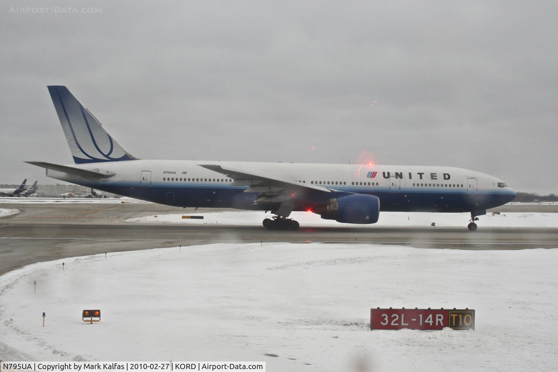 N795UA, 1997 Boeing 777-222 C/N 26927, United Airlines Boeing 777-222, N795UA departing 32L KORD.