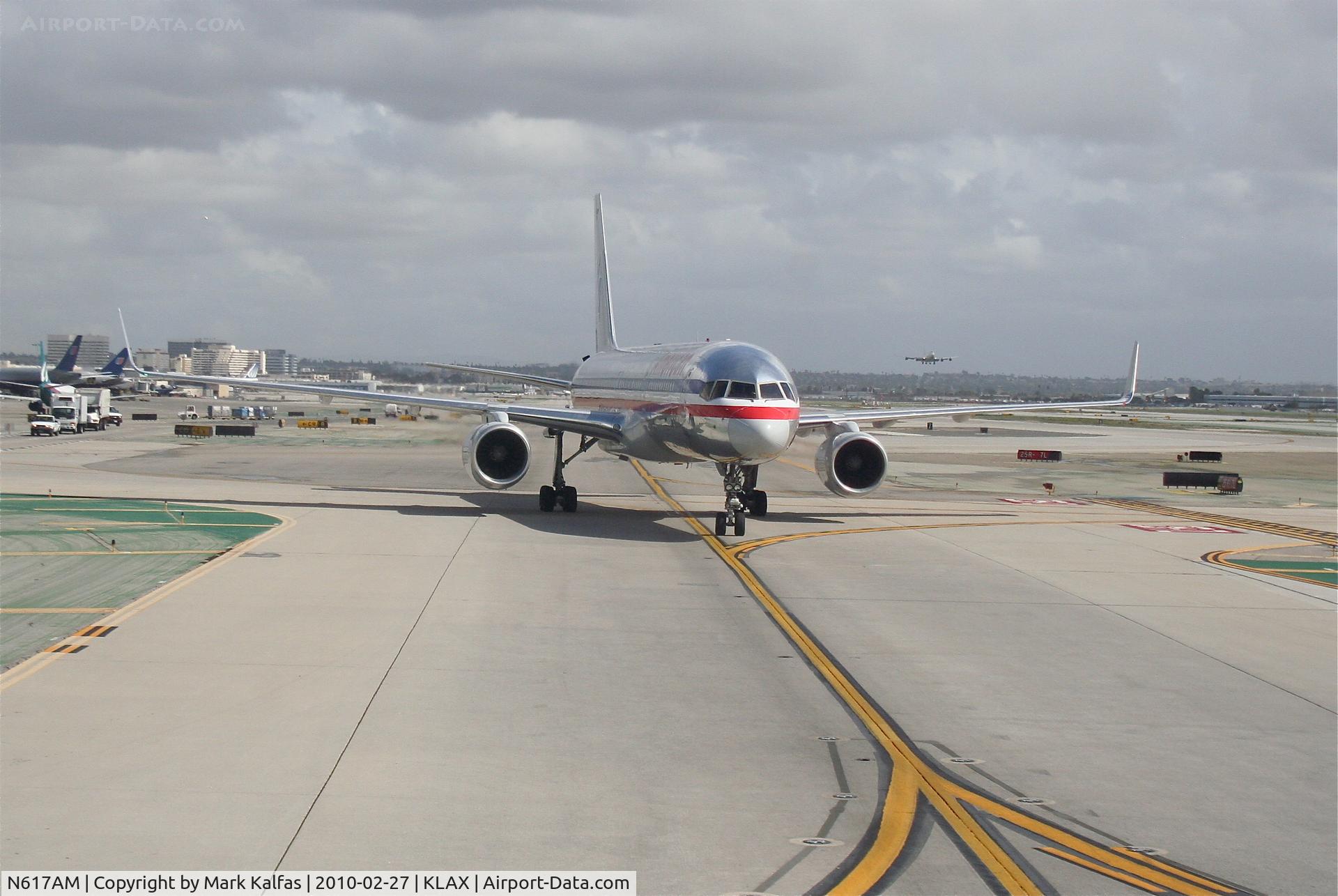 N617AM, 1989 Boeing 757-223 C/N 24525, American Airlines Boeing 757-223. N617AM taxiway Bravo KLAX.