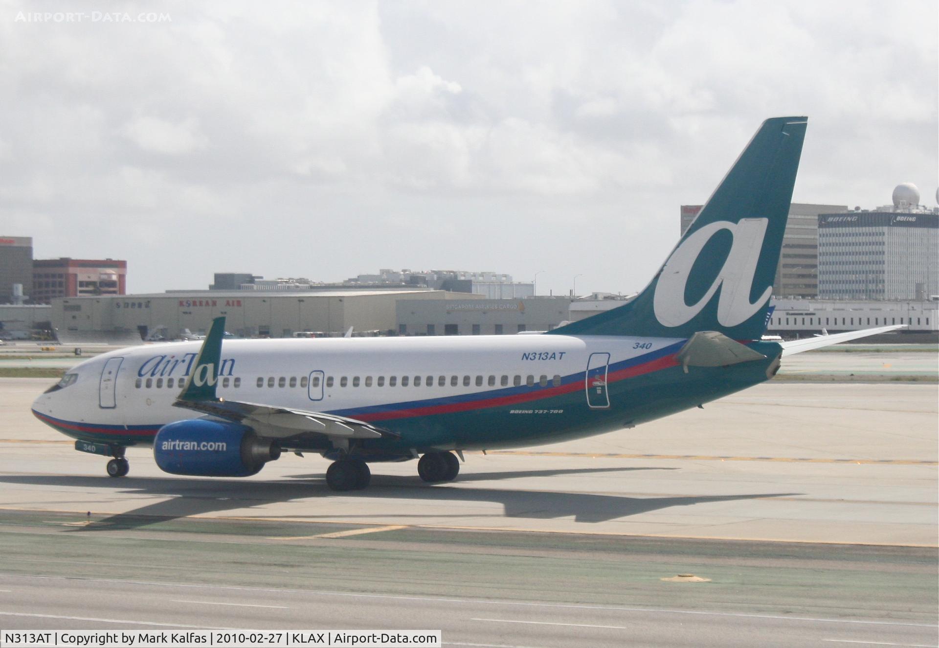 N313AT, 2007 Boeing 737-7BD C/N 33927, Air Tran Boeing 737-7BD, N313AT taxiway Bravo KLAX.