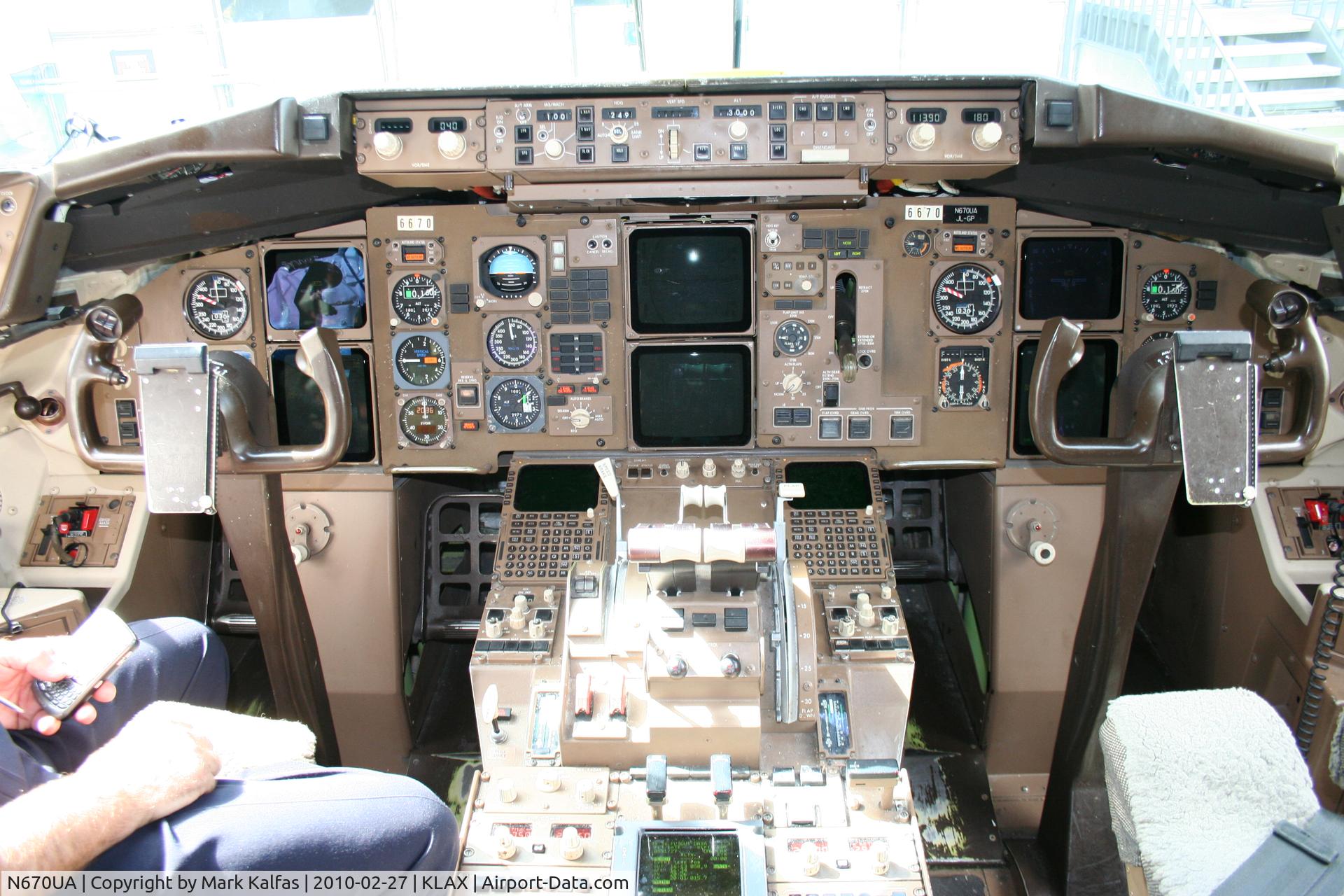 N670UA, 1999 Boeing 767-322 C/N 29240, United Airlines Boeing 767-322, N670UA KLAX.