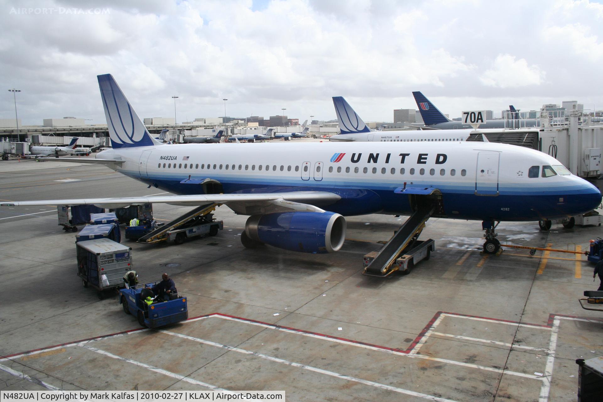 N482UA, 2001 Airbus A320-232 C/N 1584, United Airlines Airbus A320-232, N482UA gate 70A KLAX.