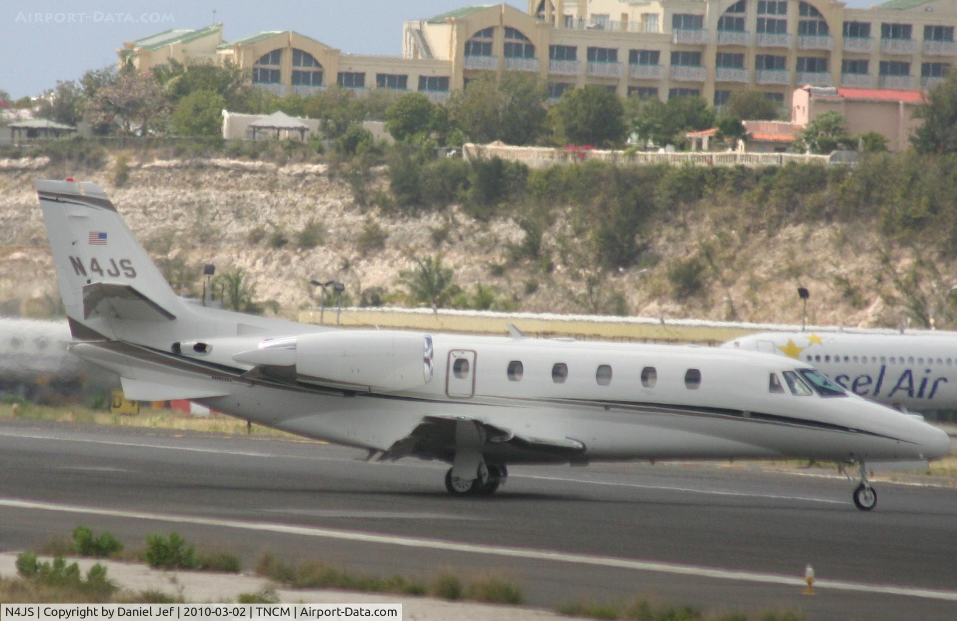 N4JS, 1999 Cessna 560XL C/N 560-5035, N4JS just landed at TNCM and now back tracking the active for parking