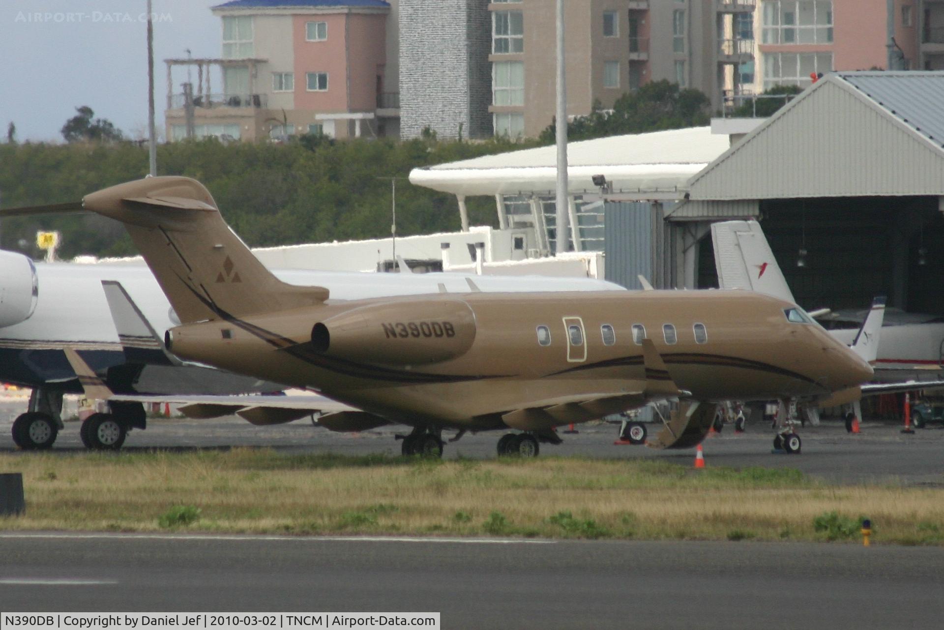 N390DB, 2006 Bombardier Challenger 300 (BD-100-1A10) C/N 20131, N390DB park at the general aviation ramp