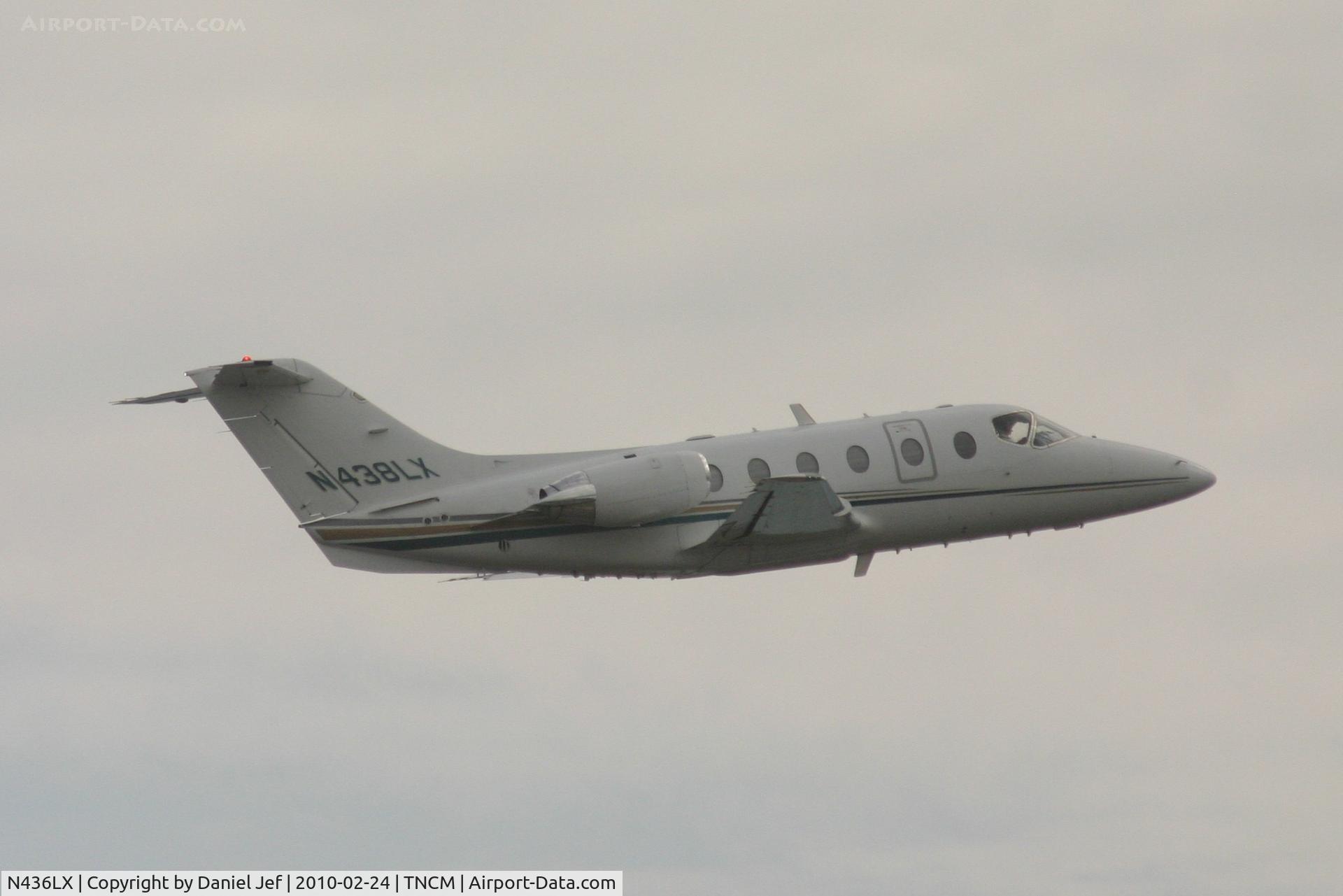 N436LX, 2000 Raytheon Beechjet 400A/Nextant N400XT C/N RK-279, N436LX departing TNCM on runway 28