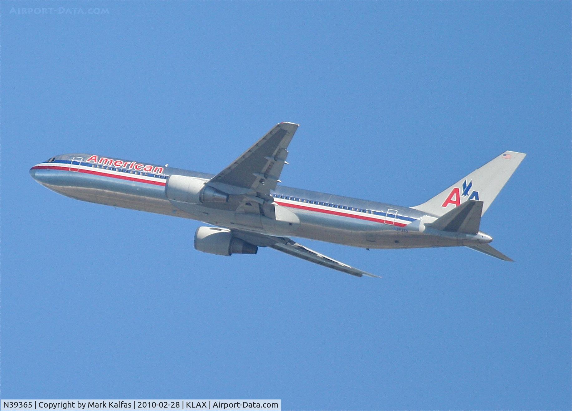N39365, 1988 Boeing 767-323 C/N 24046, American Airlines Boeing 767-223. AAL280 to KMIA. 25R departure KLAX.