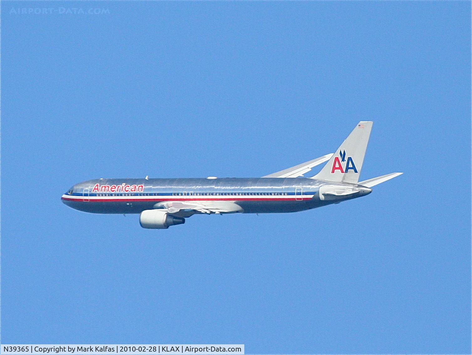 N39365, 1988 Boeing 767-323 C/N 24046, American Airlines Boeing 767-223. AAL280 to KMIA. 25R departure KLAX.