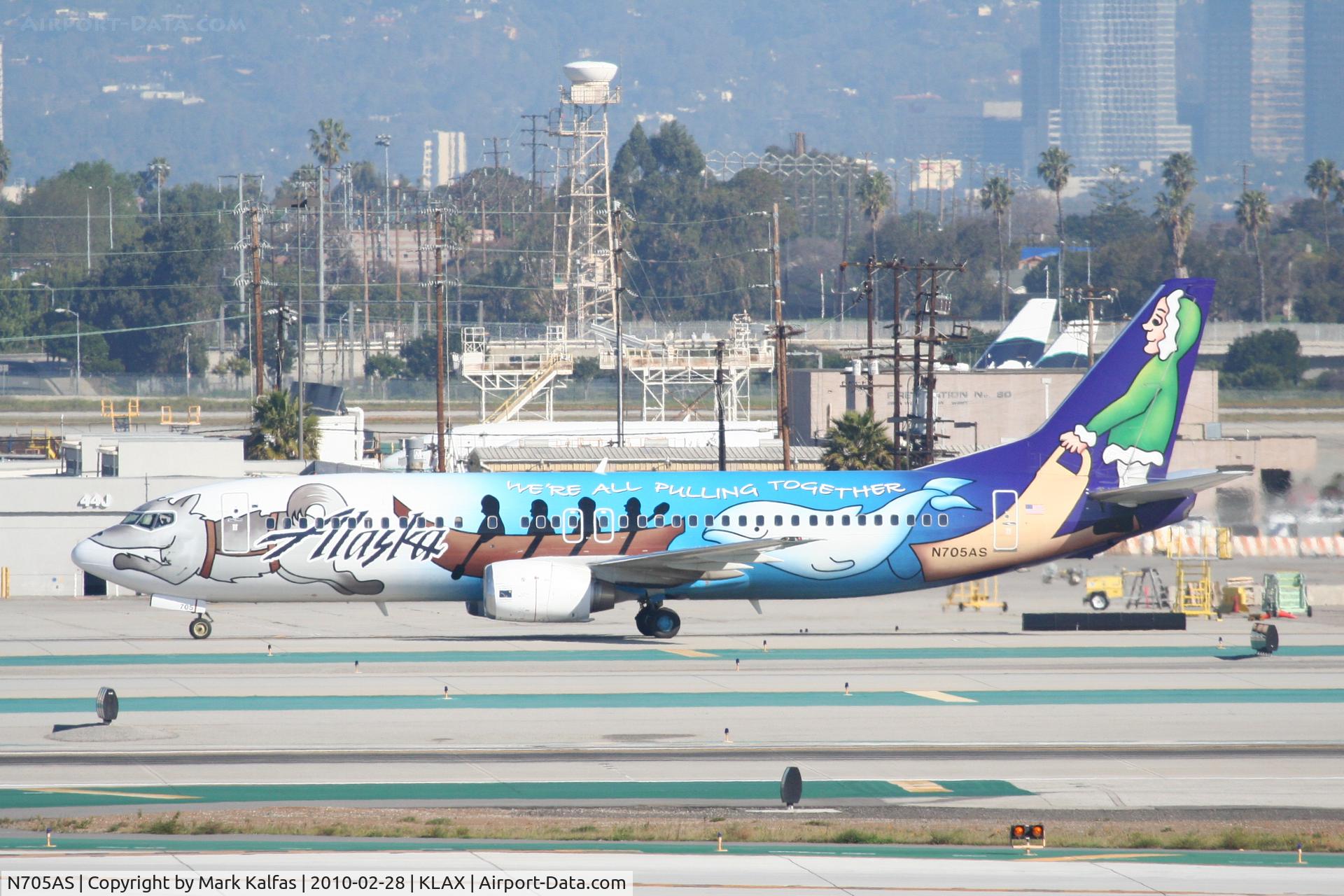 N705AS, 1998 Boeing 737-490 C/N 29318, Alaska Airlines Boeing 737-490, N705AS taxiway Charlie KLAX.