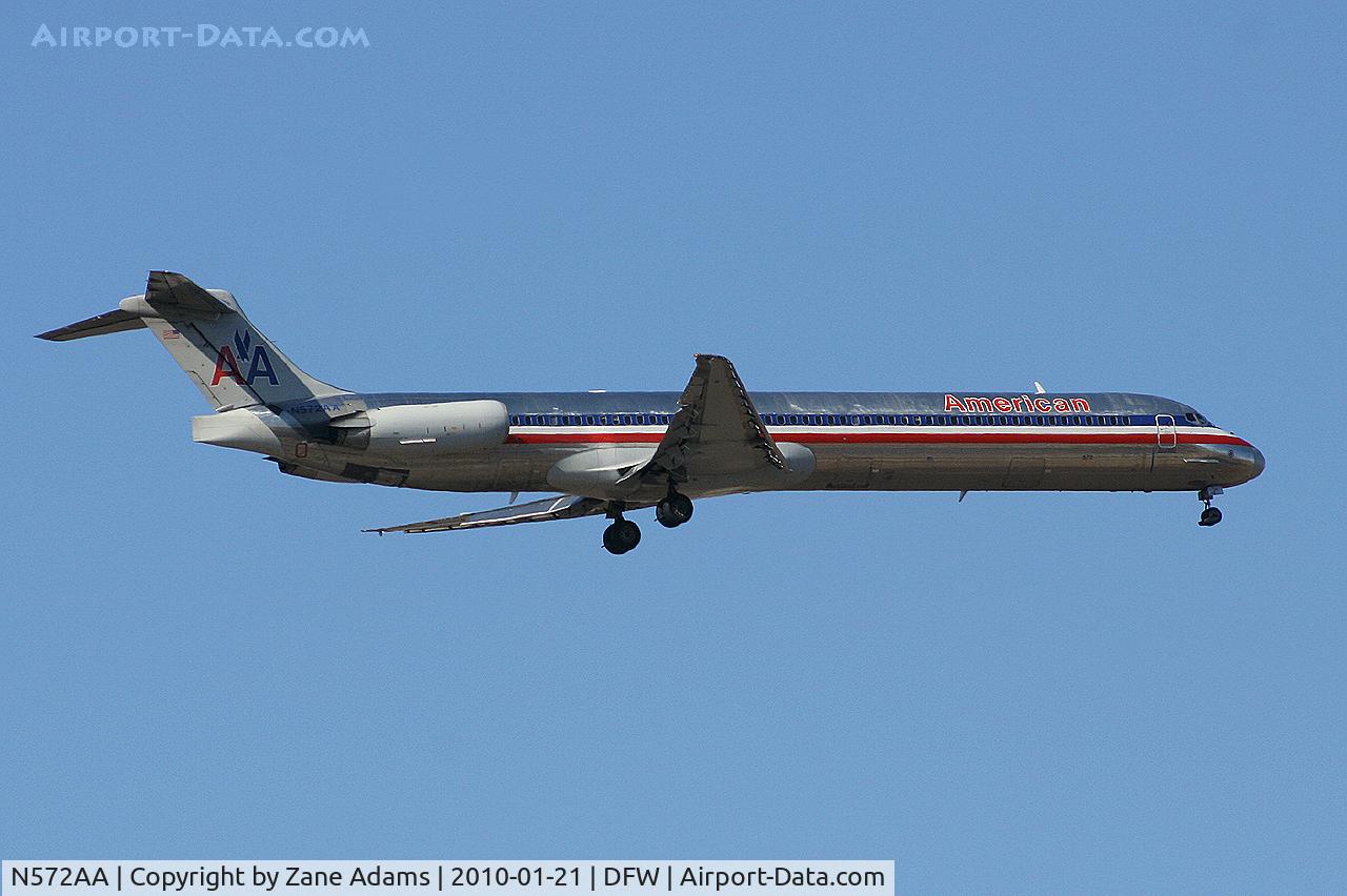 N572AA, 1987 McDonnell Douglas MD-83 (DC-9-83) C/N 49458, American Airlines at DFW
