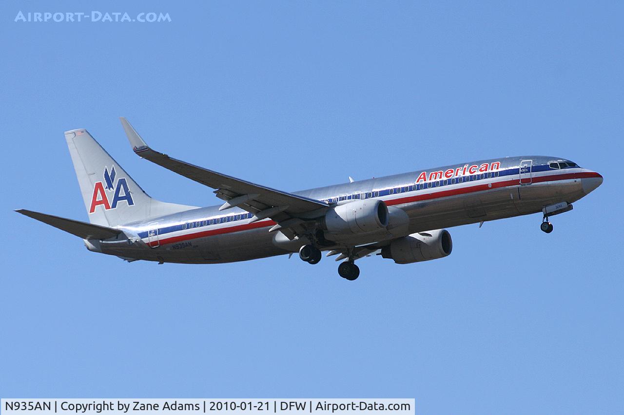 N935AN, 2000 Boeing 737-823 C/N 30081, American Airlines at DFW