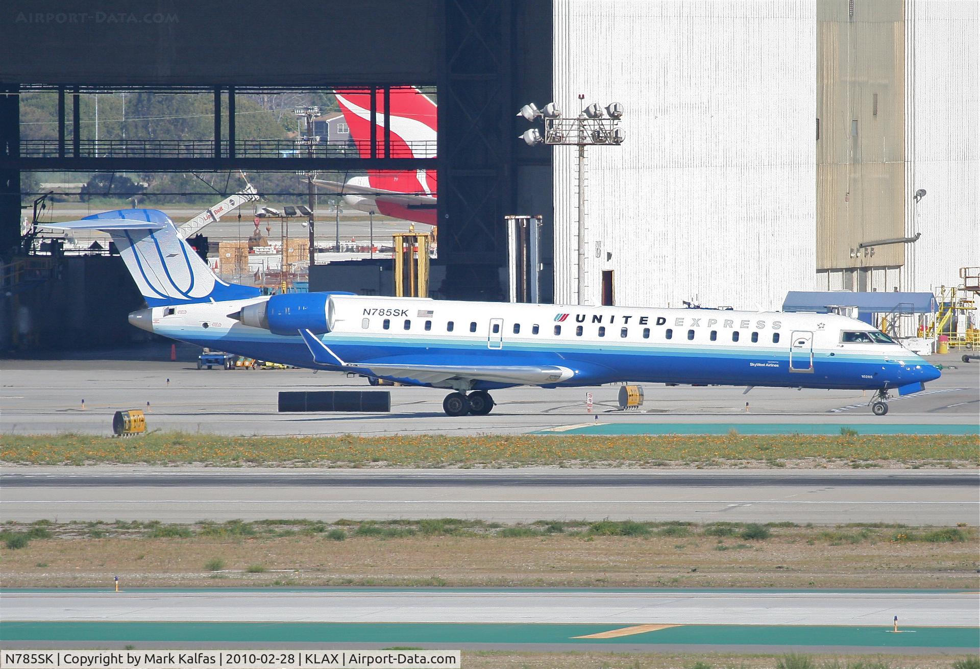 N785SK, 2009 Bombardier CRJ-700 (CL-600-2C10) Regional Jet C/N 10285, SkyWest Bombardier CL-600-2C10,  N785SK taxiway Bravo KLAX.