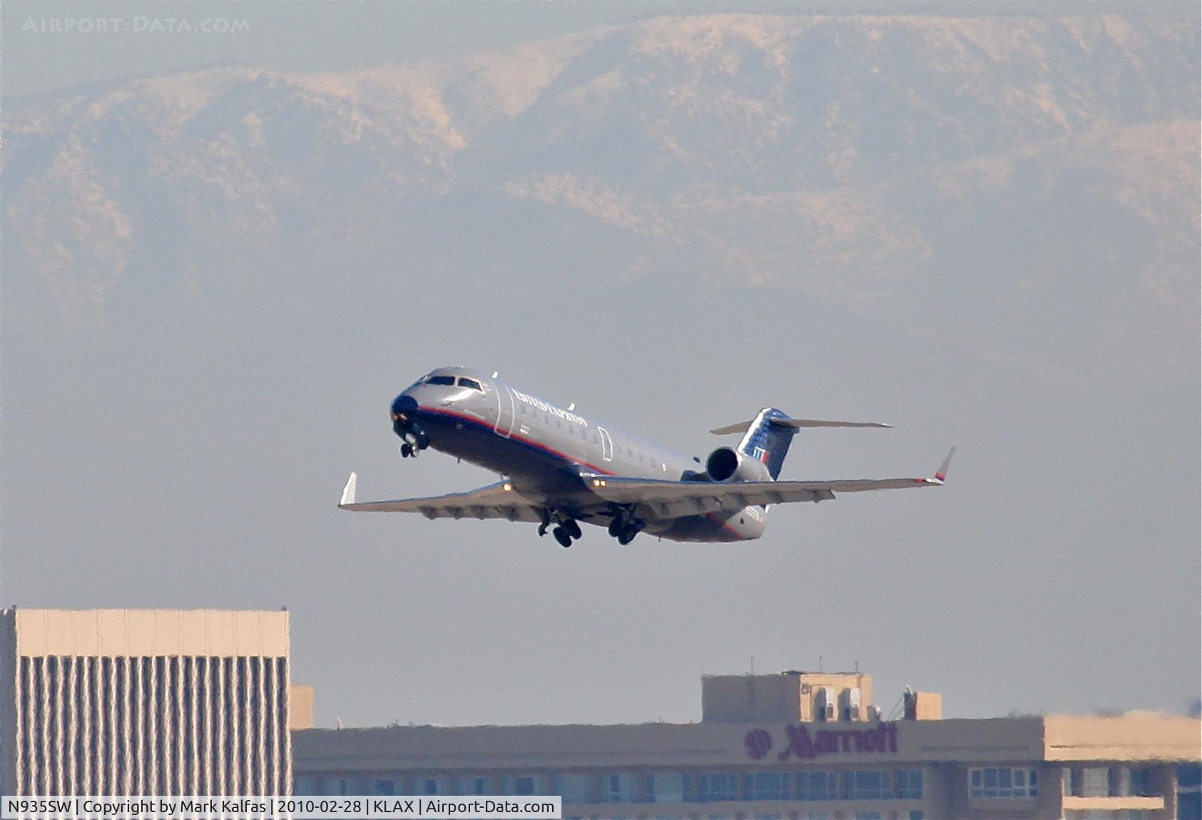 N935SW, 2002 Bombardier CRJ-200LR (CL-600-2B19) C/N 7725, SkyWest Bombardier CL-600-2B19, SKW6248 departing 25R for KSJC.