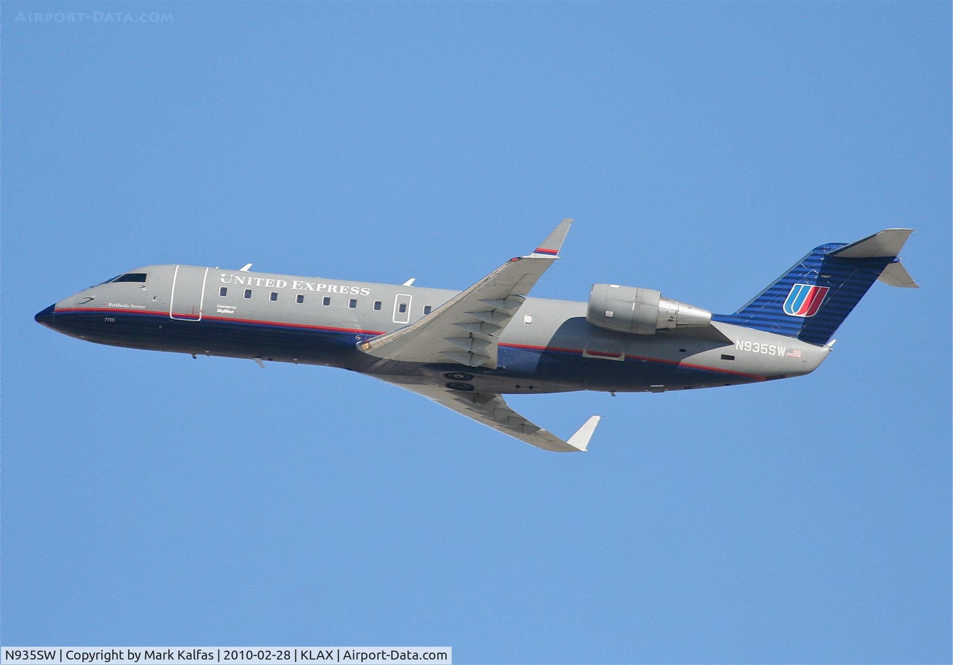 N935SW, 2002 Bombardier CRJ-200LR (CL-600-2B19) C/N 7725, SkyWest Bombardier CL-600-2B19, SKW6248 departing 25R for KSJC.
