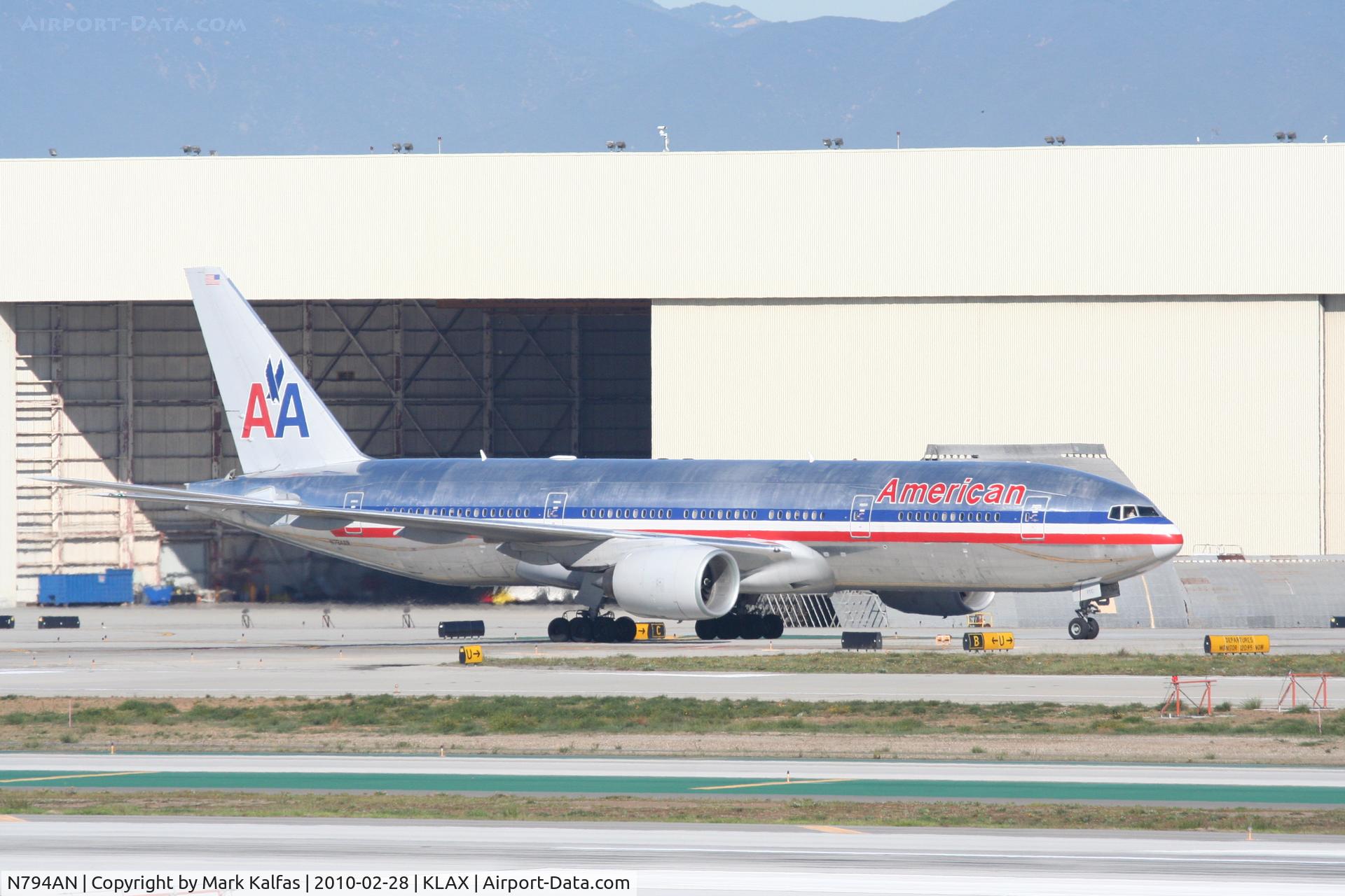N794AN, 2000 Boeing 777-223 C/N 30256, American Airlines Boeing 777-223. N794AN taxiway Charlie KLAX.