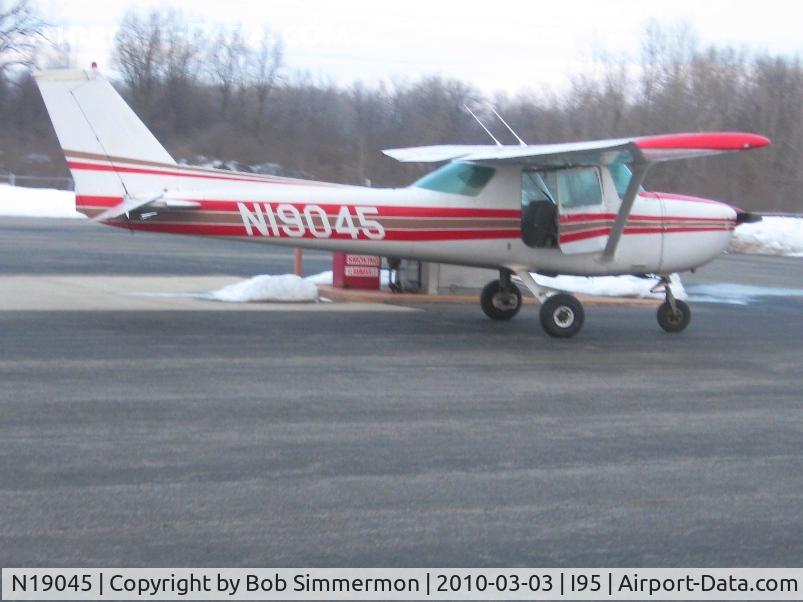 N19045, 1972 Cessna 150L C/N 15074122, On the ramp at Kenton, Ohio