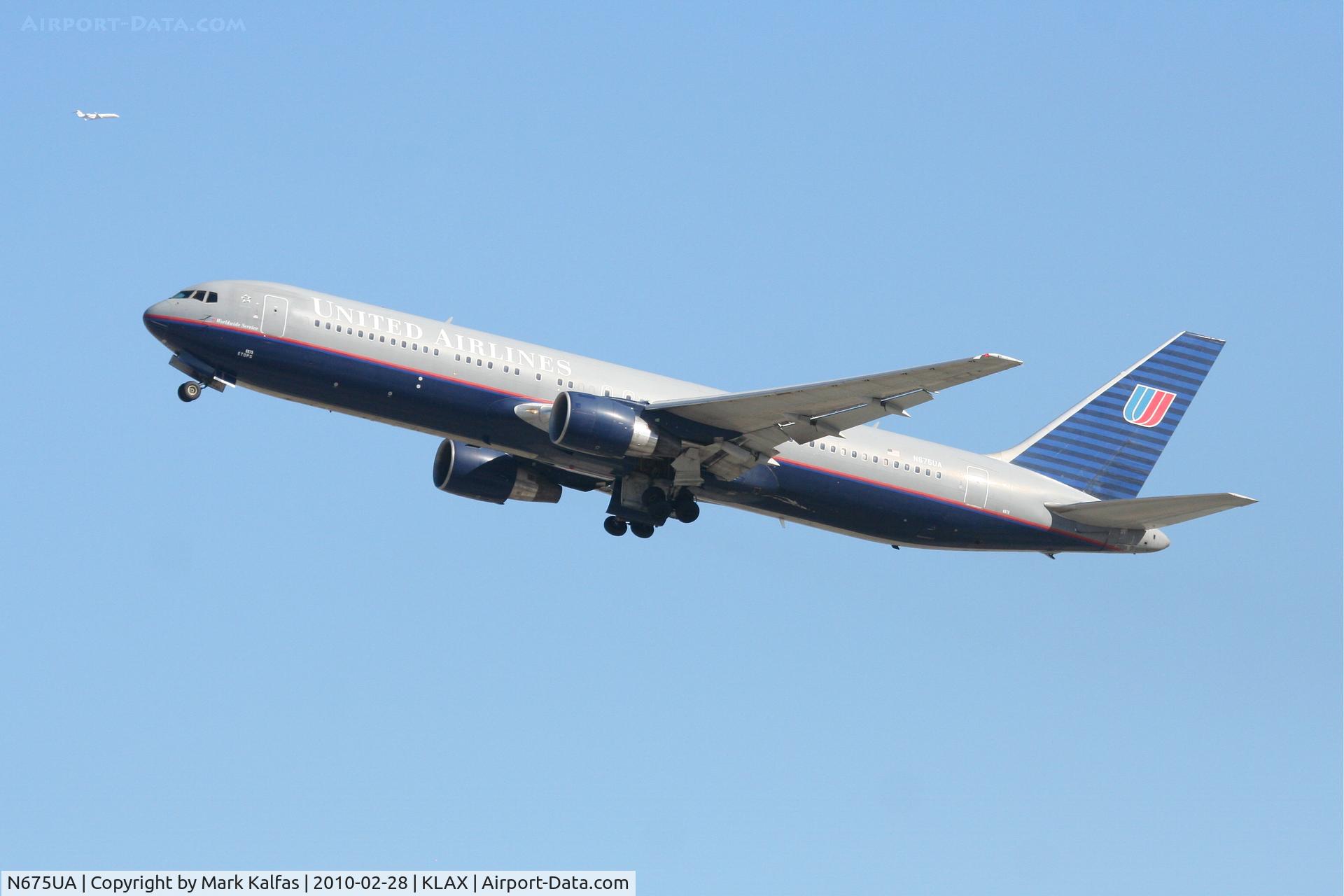 N675UA, 2000 Boeing 767-322 C/N 29243, United Airlines Boeing 767-322, UAL45 25R departure for PHOG.