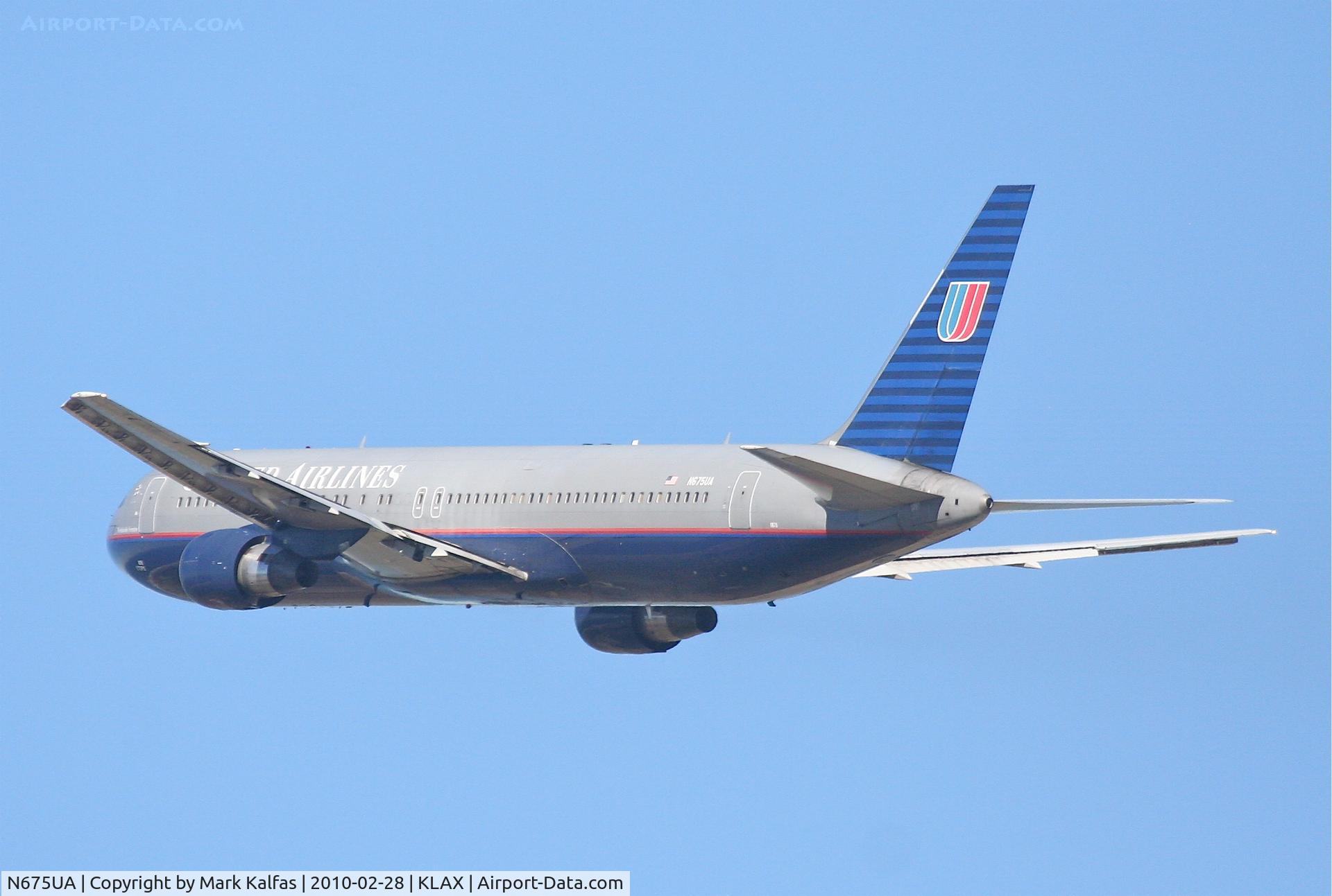 N675UA, 2000 Boeing 767-322 C/N 29243, United Airlines Boeing 767-322, UAL45 25R departure for PHOG.