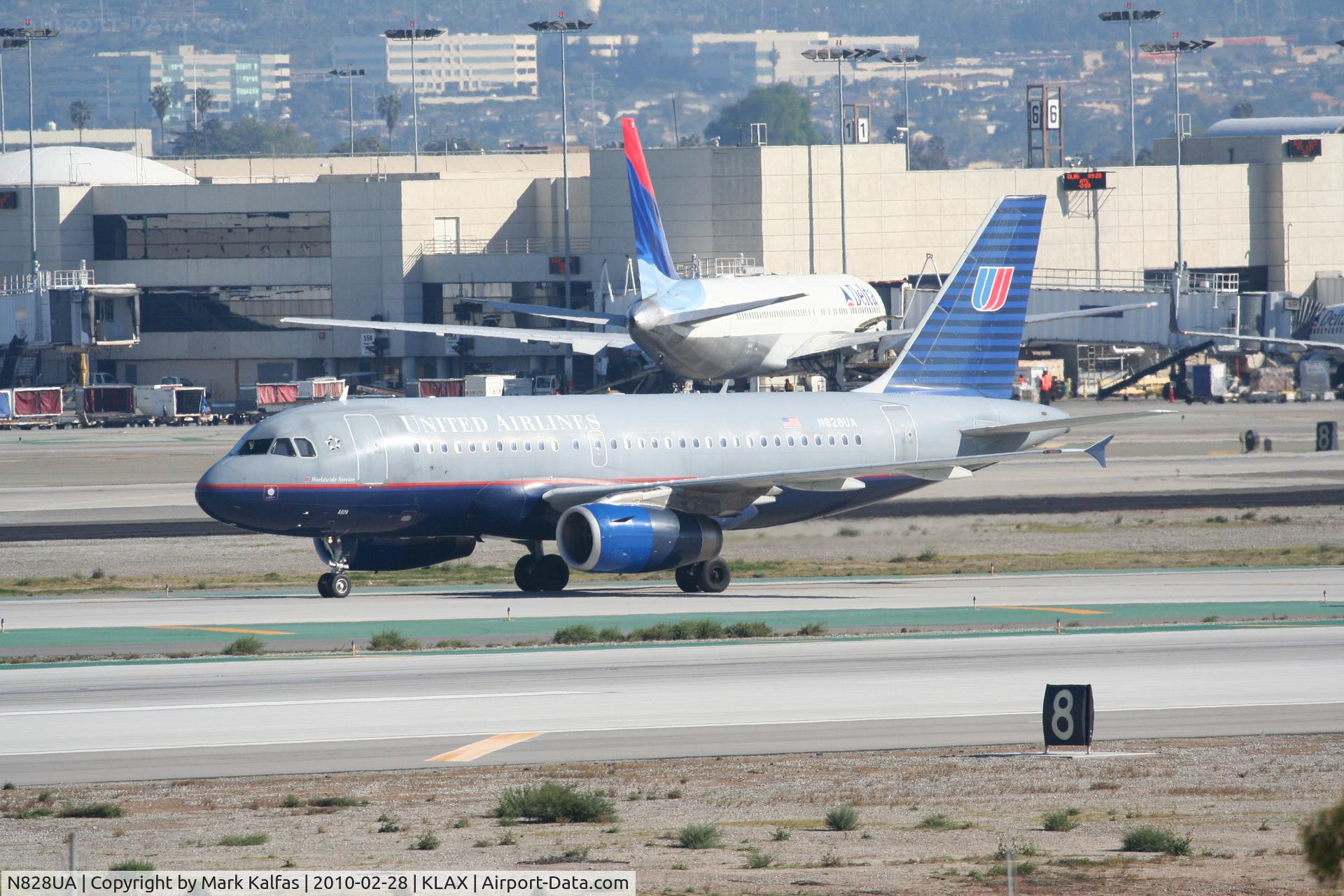 N828UA, 1999 Airbus A319-131 C/N 1031, United Airlines Airbus A319-131, N828UA taxiway Hotel KLAX.