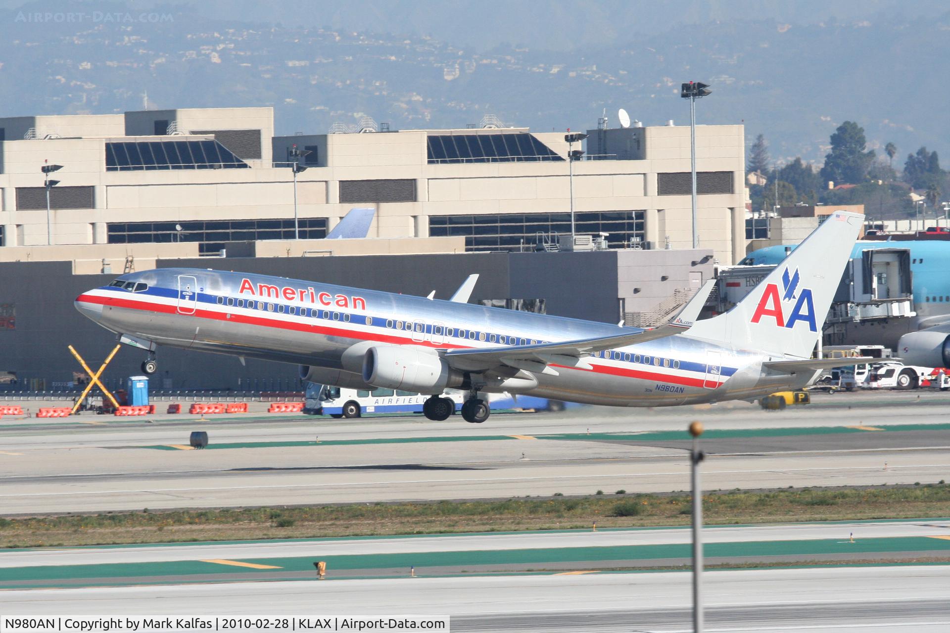 N980AN, 2009 Boeing 737-823 C/N 33203, American Airlines Boeing 757-223, AAL114 25R departure for KEWR.