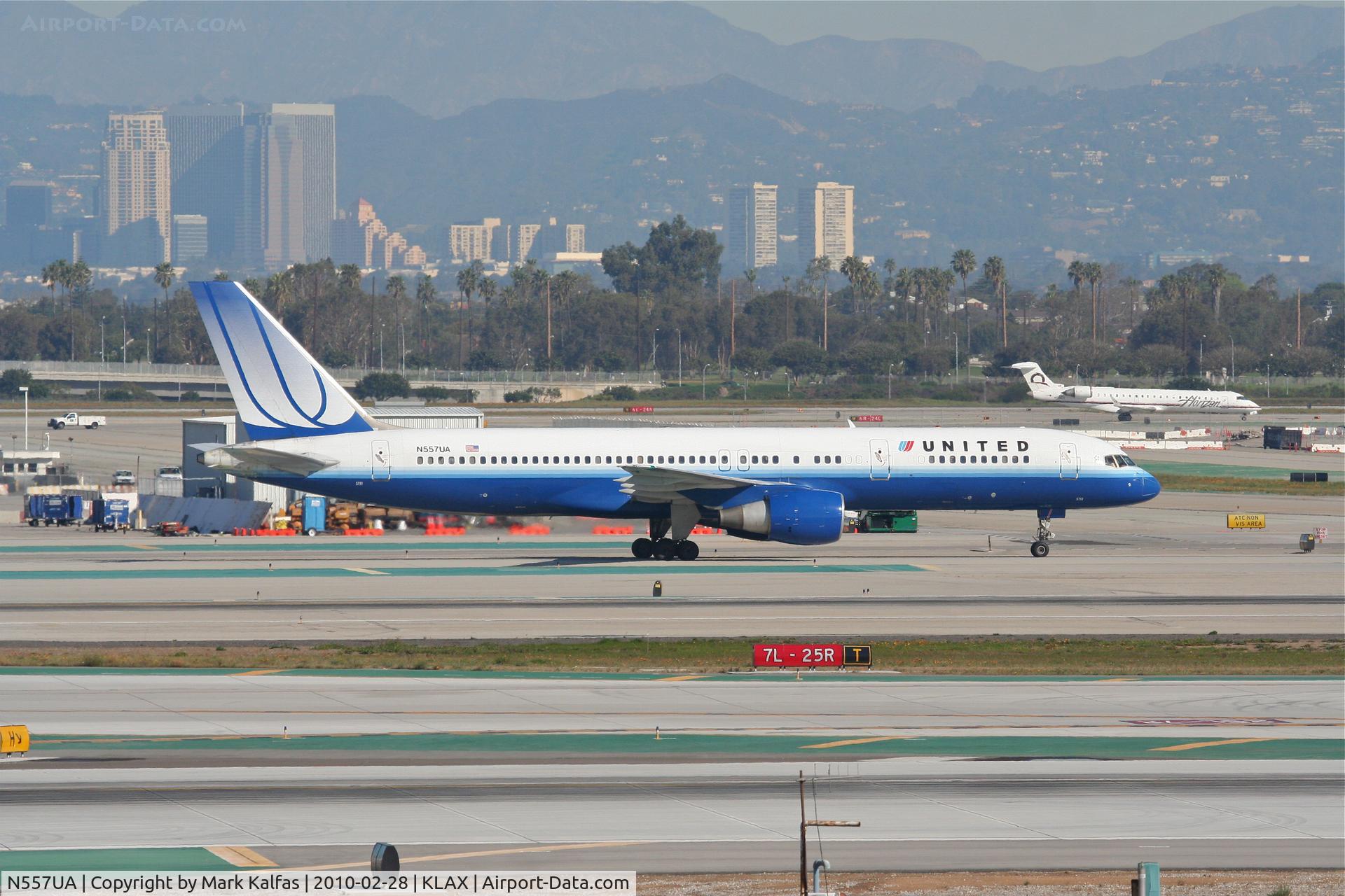 N557UA, 1992 Boeing 757-222 C/N 26653, United Airlines Boeing 757-222, N557UA taxiway Bravo KLAX.