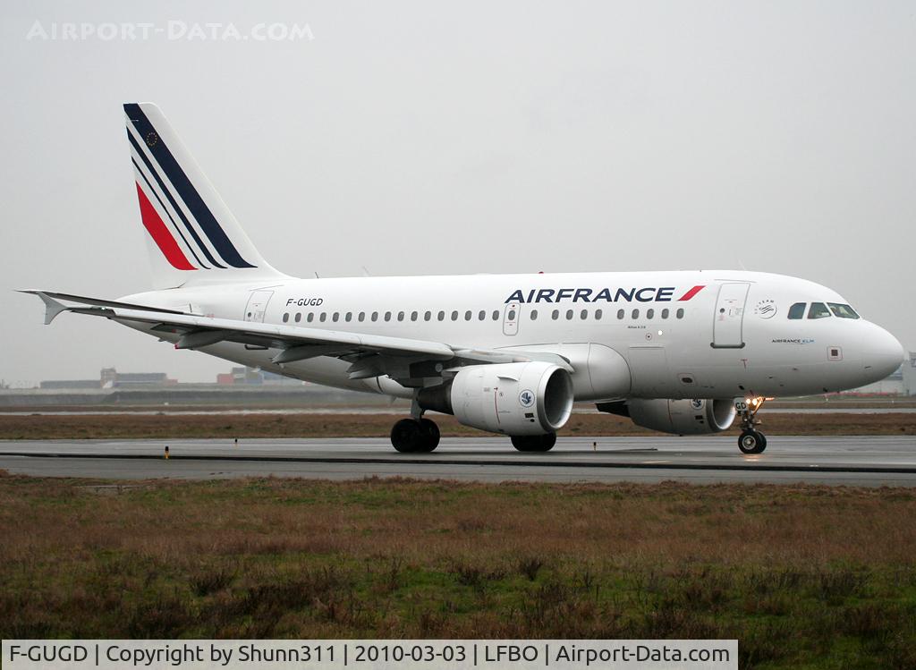 F-GUGD, 2003 Airbus A318-111 C/N 2081, Lining up rwy 14L for departure in new c/s...