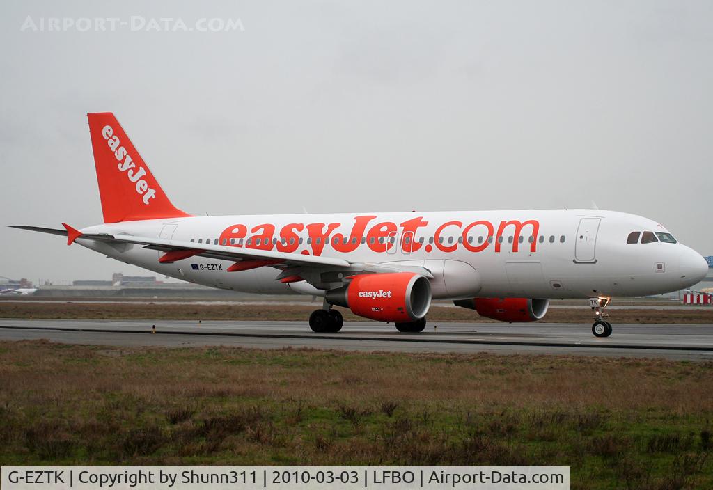 G-EZTK, 2009 Airbus A320-214 C/N 3991, Lining up rwy 14L for departure...
